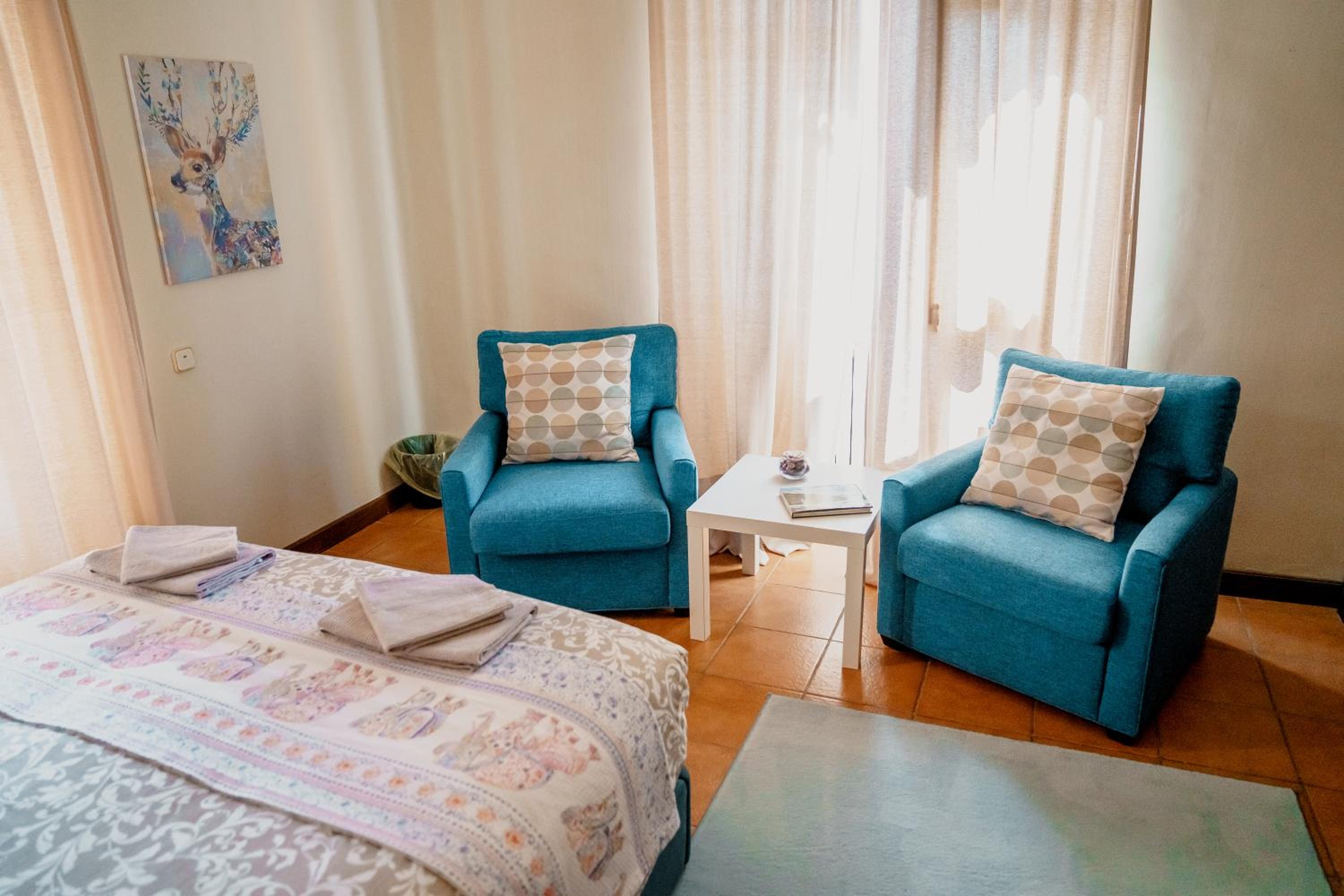 Double Room with Balcony - Photo 24