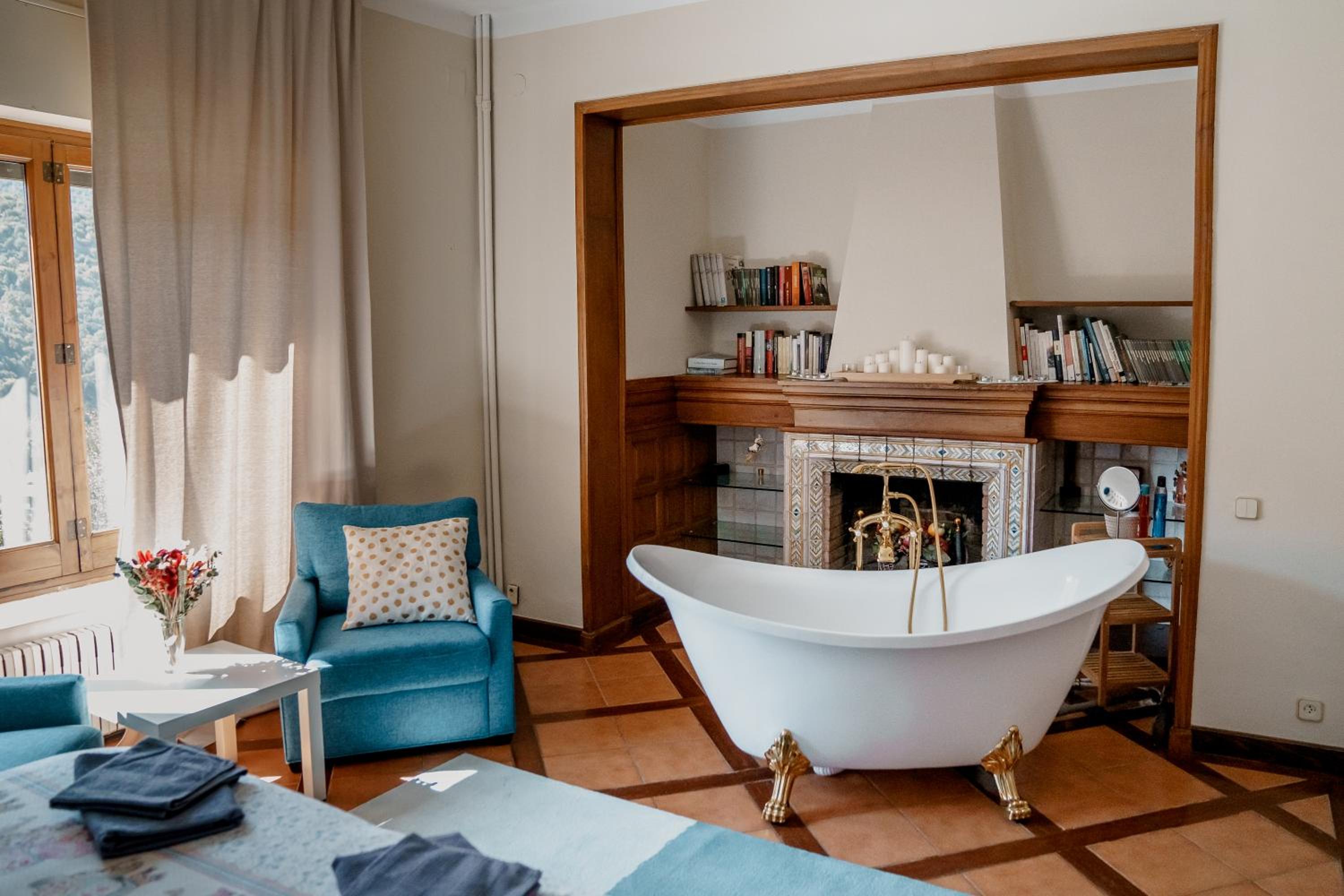 Double Room with Mountain View - Photo 3