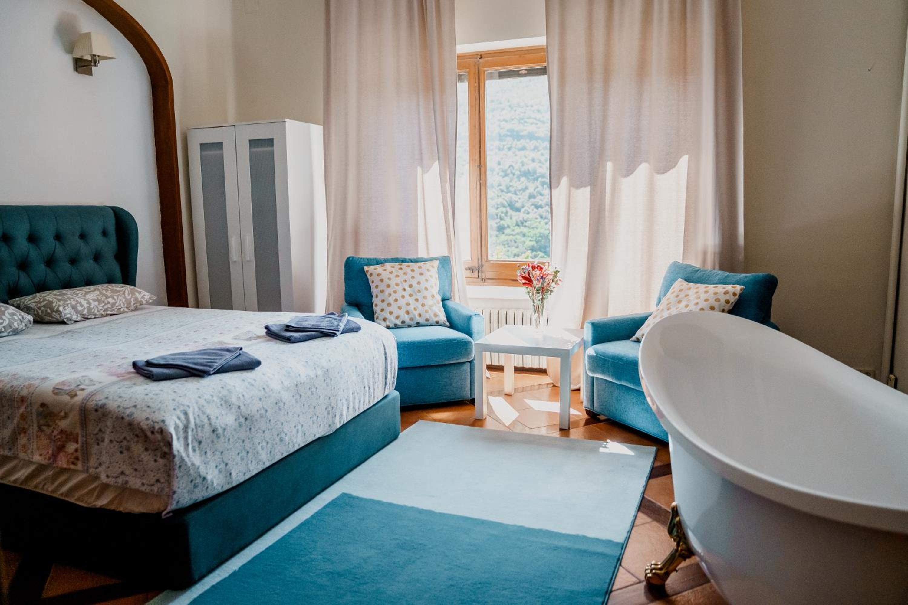 Double Room with Mountain View - Photo 14