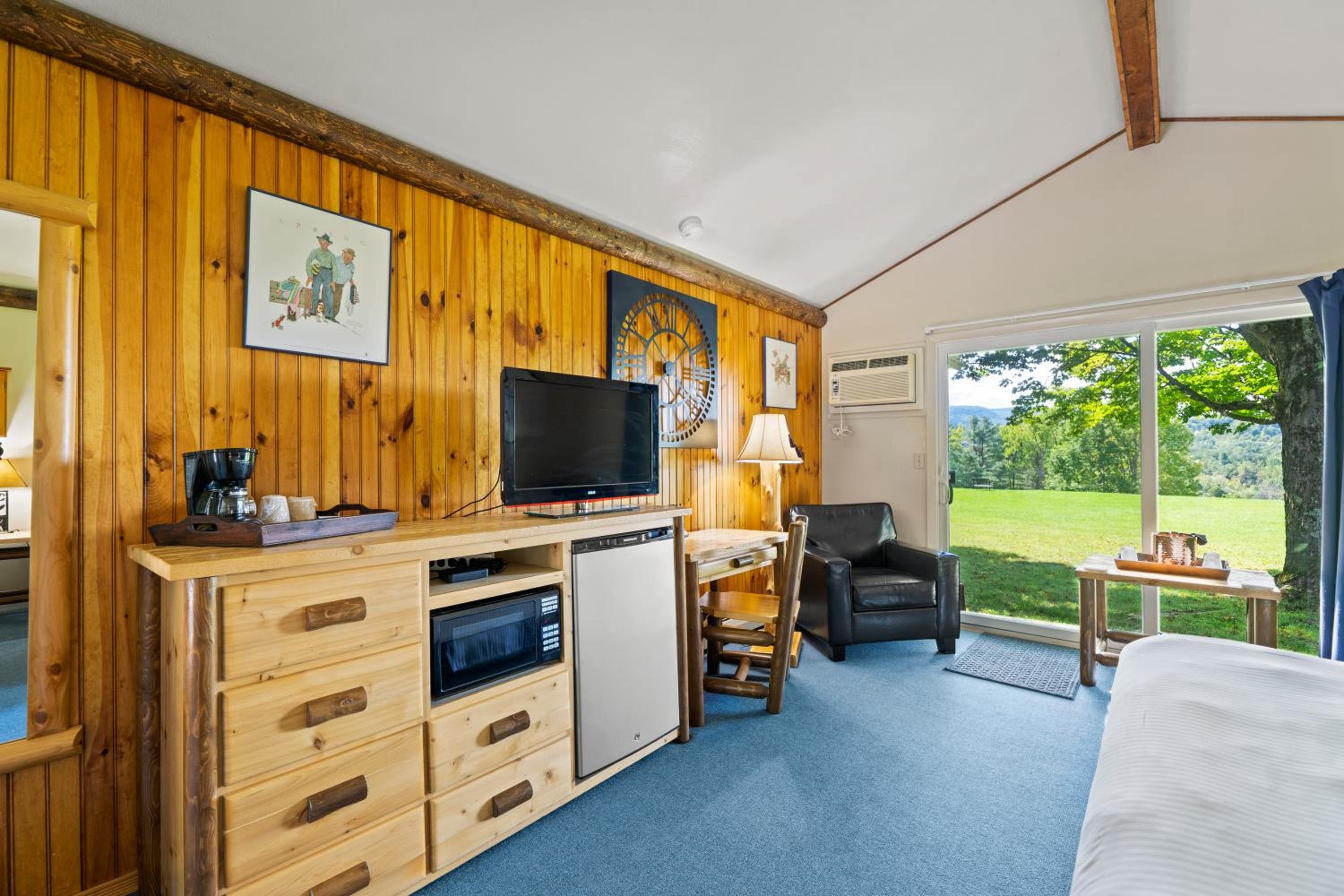 Deluxe King Room photo 1