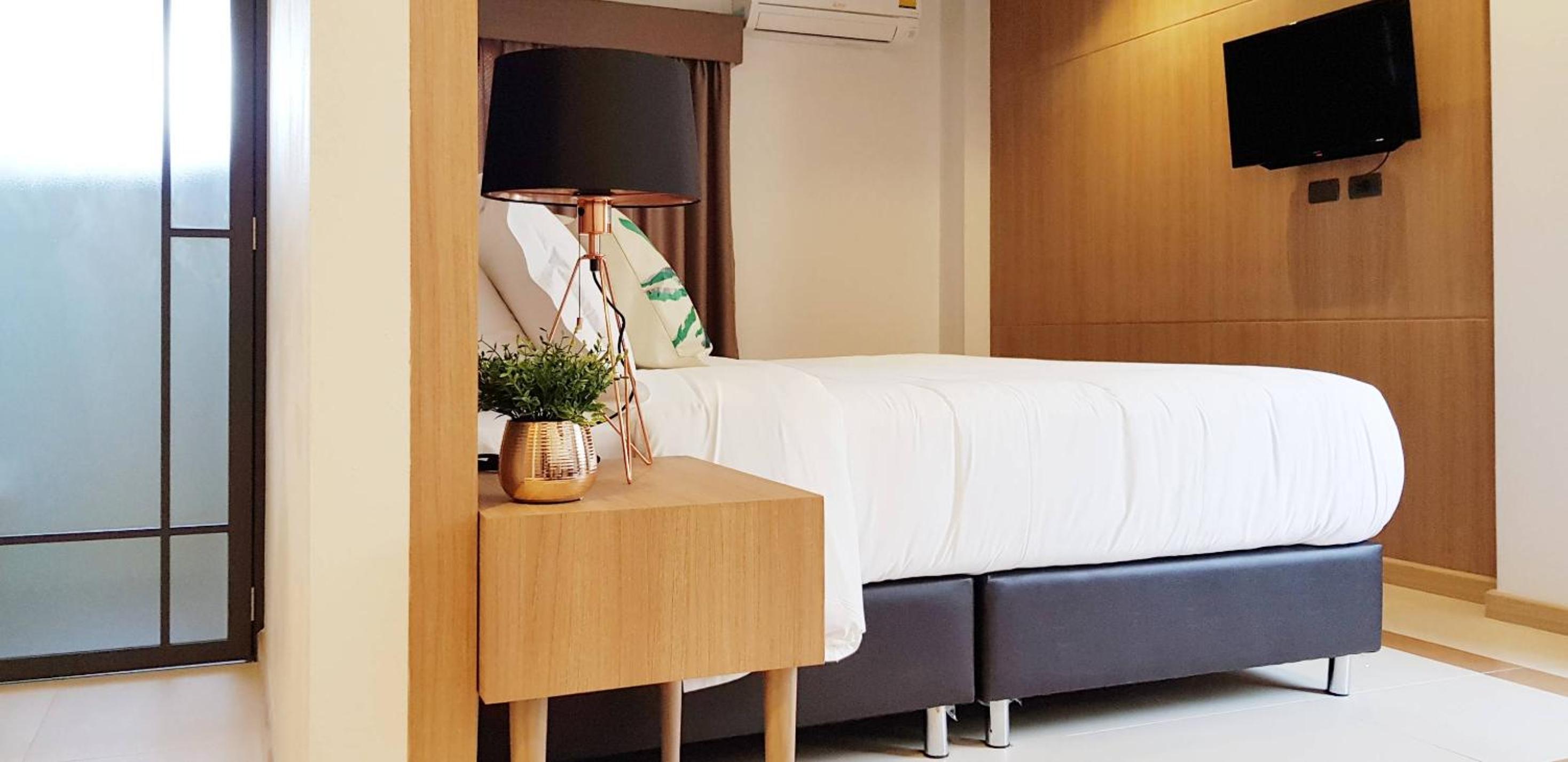 Deluxe Room - Photo 12
