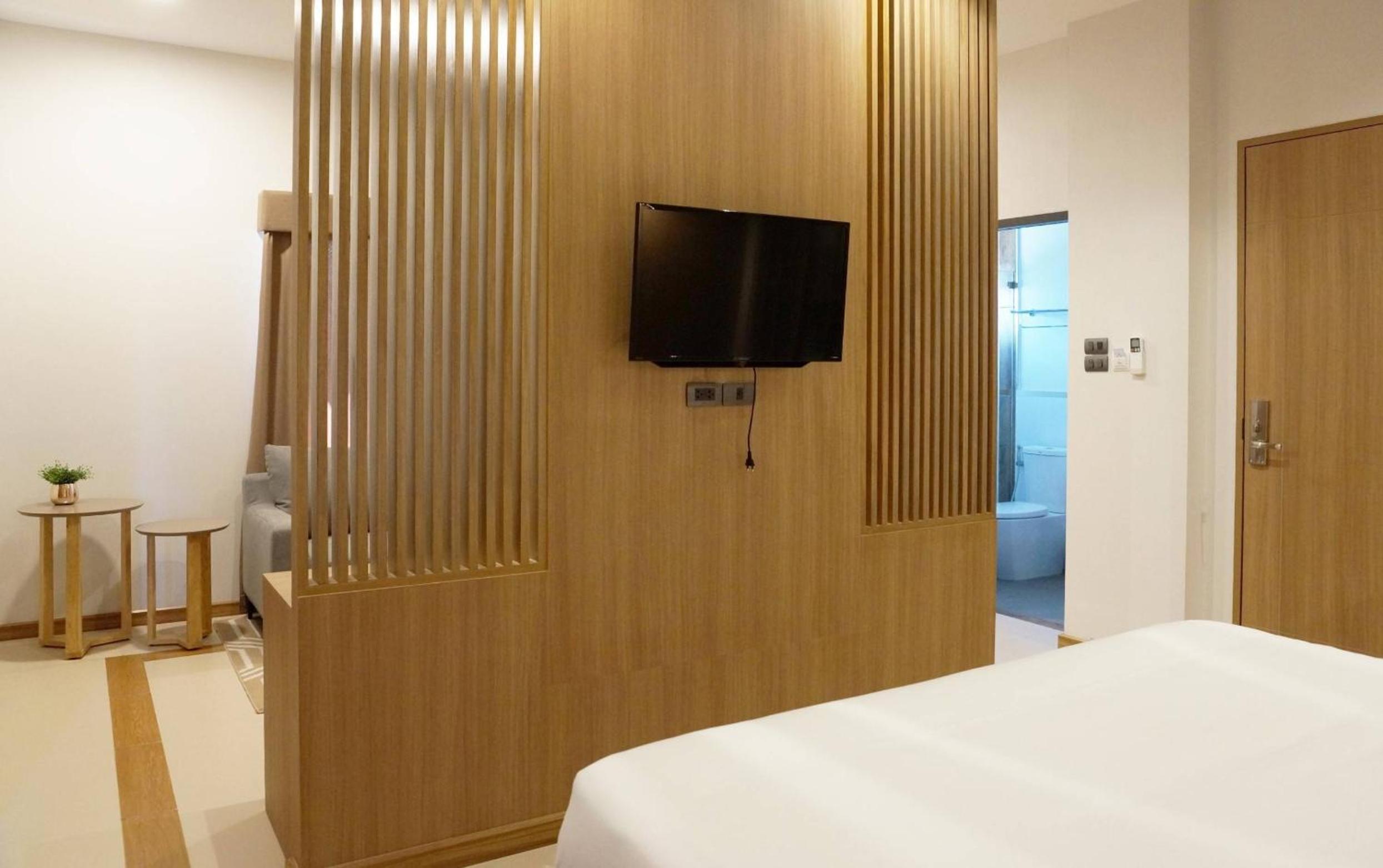 Suite - Photo 12