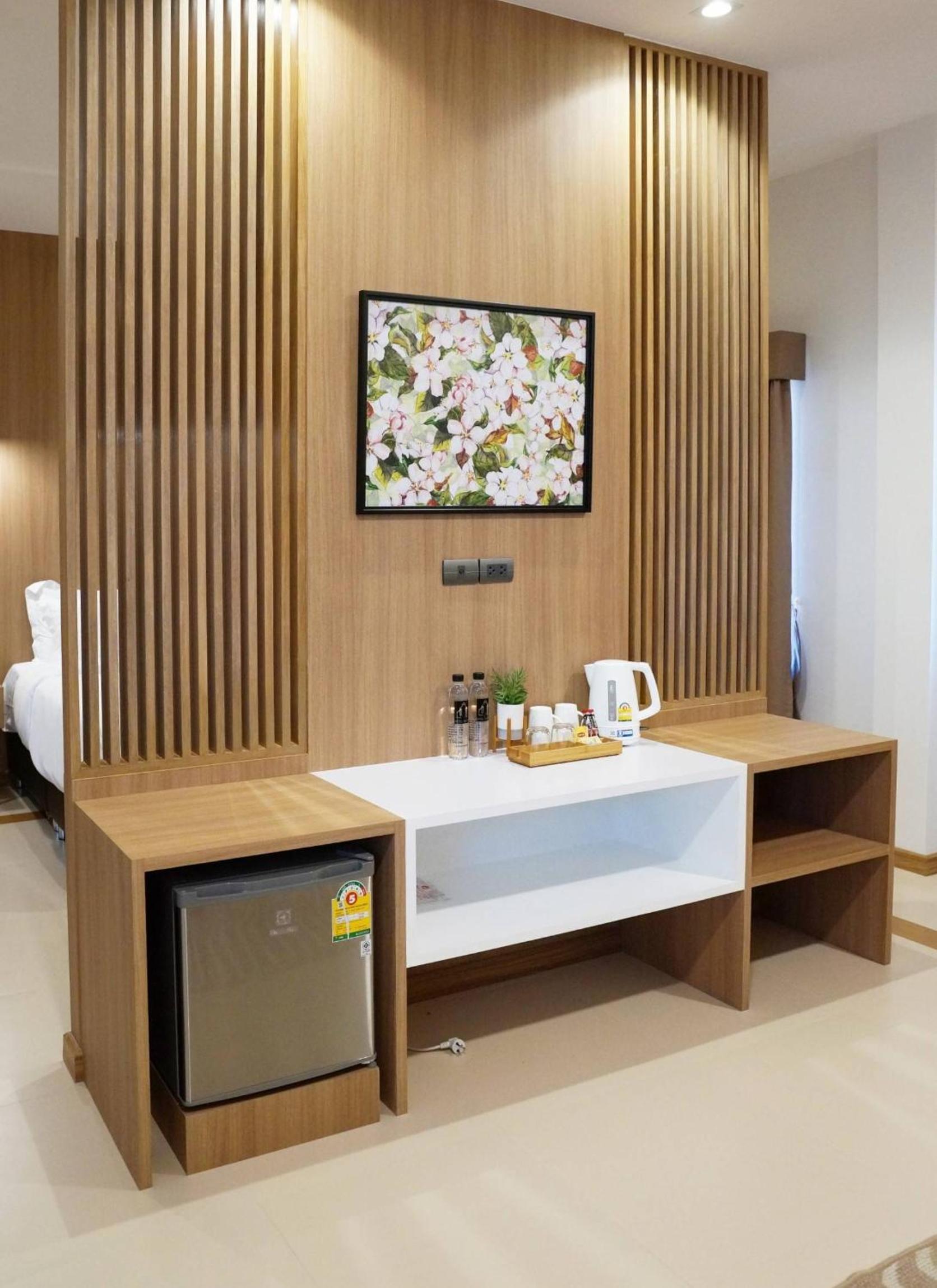 Suite - Photo 11