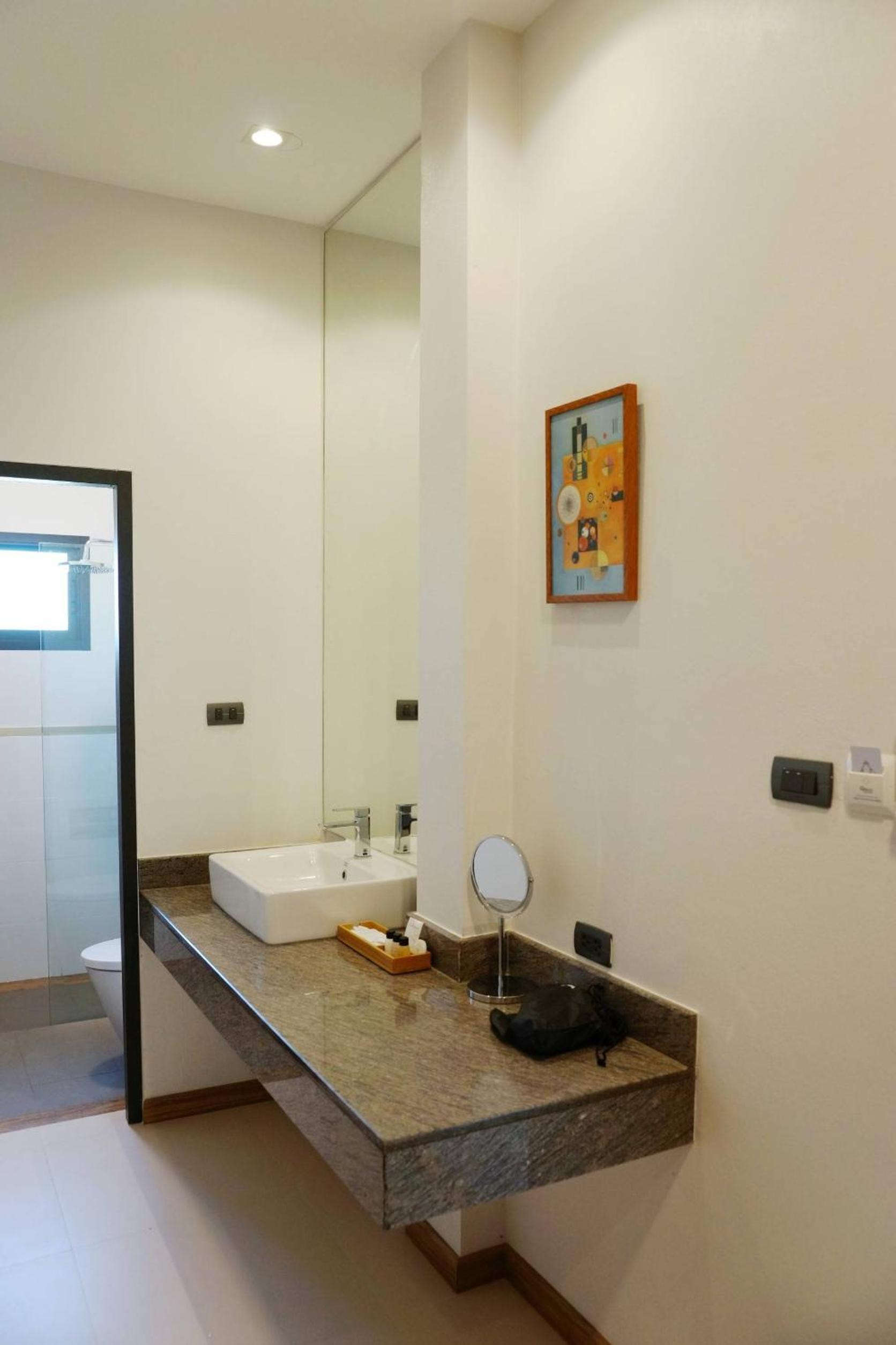 Deluxe Room - Photo 16