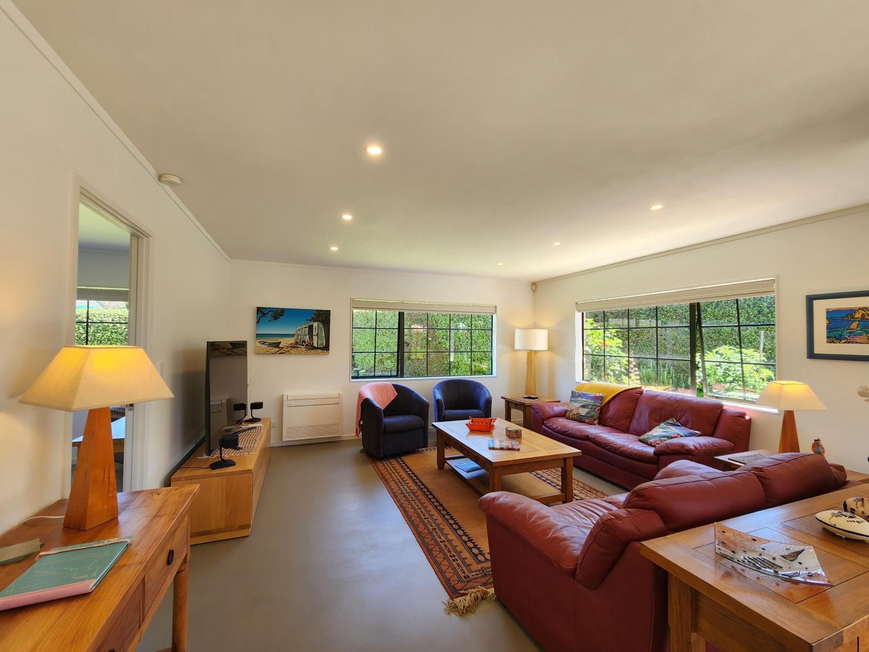 Three-Bedroom House photo 3