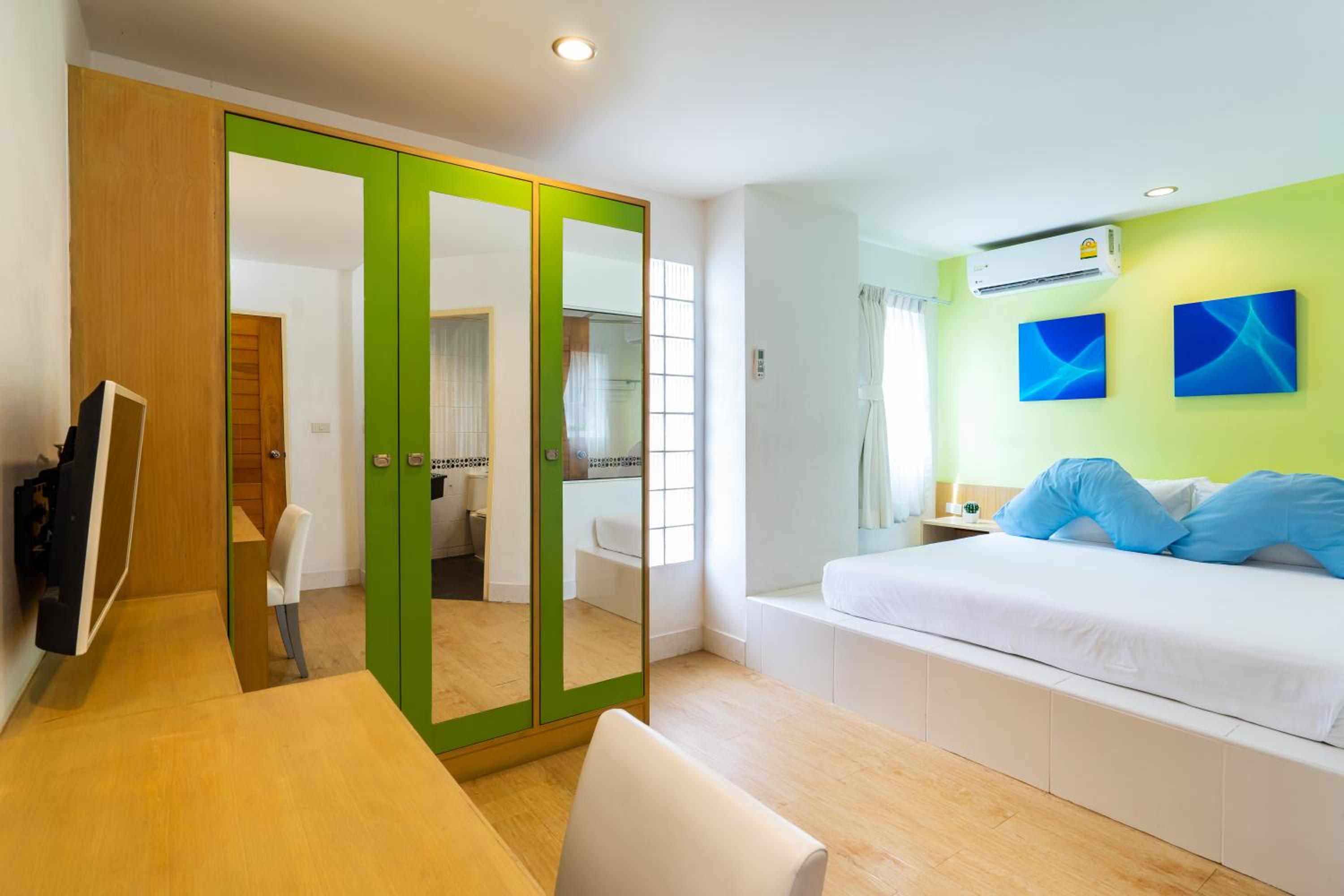 Family Room with Terrace - Photo 3