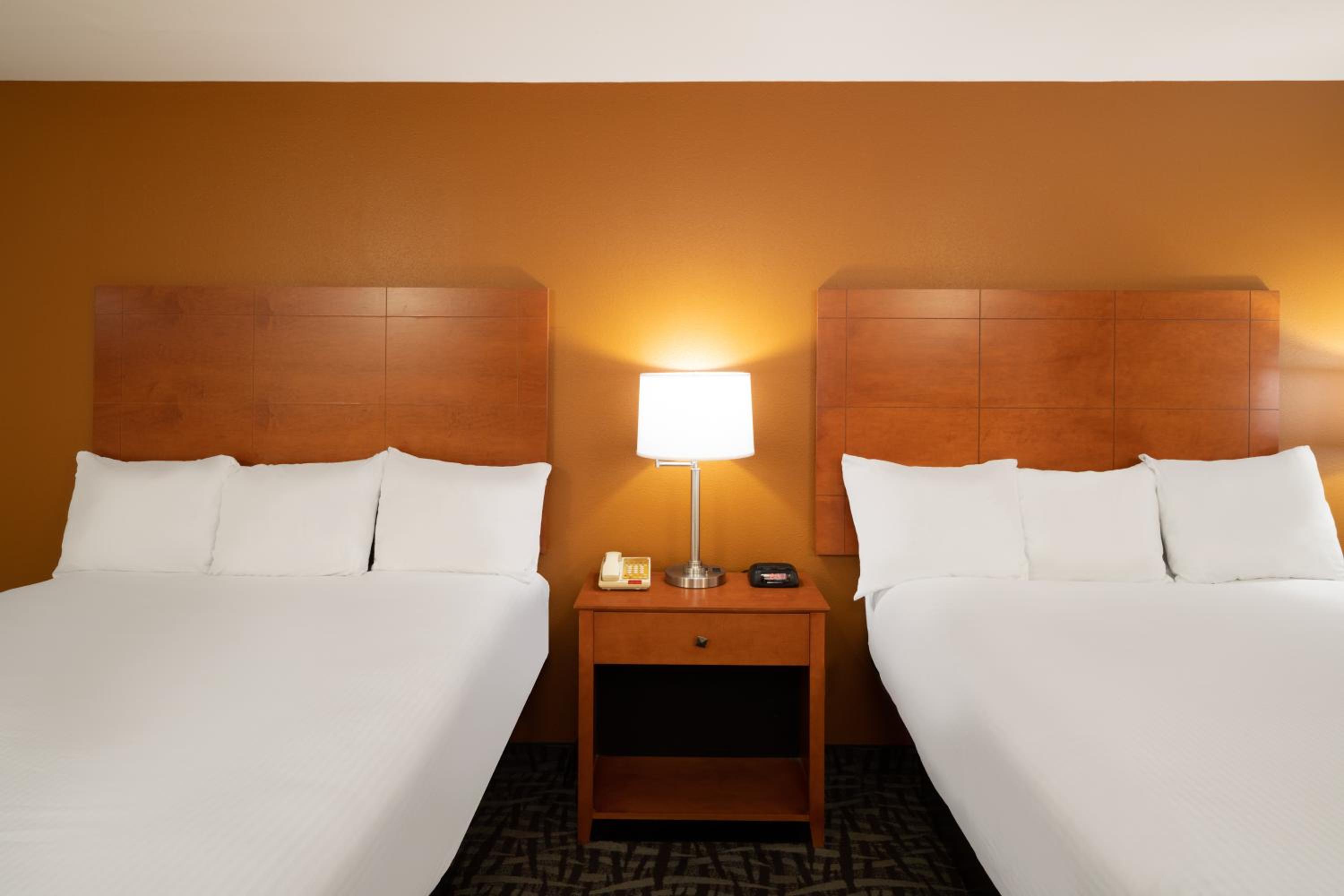 Queen Room with Two Queen Beds - Non-Smoking - Photo 1