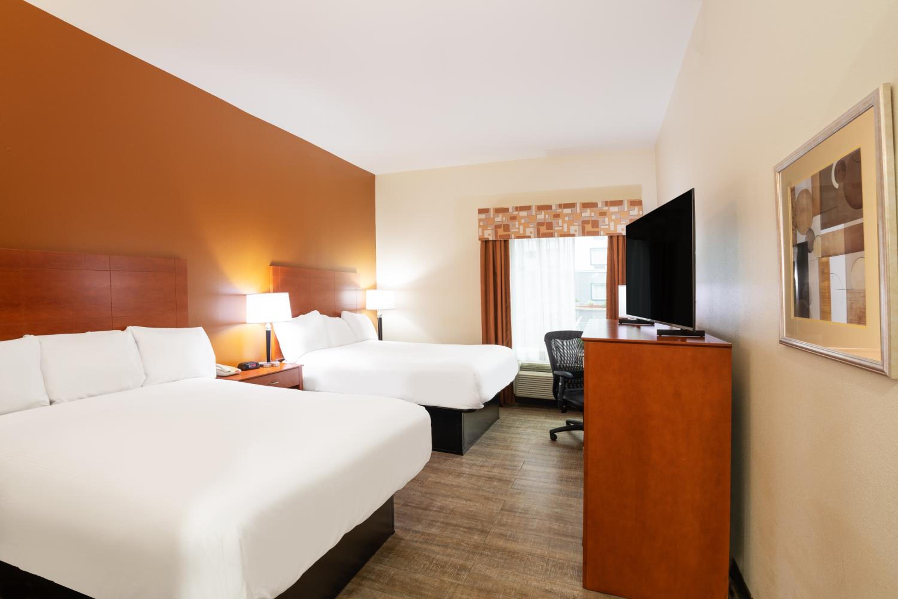Deluxe Queen Room - Disability Access/Non-Smoking - Photo 2