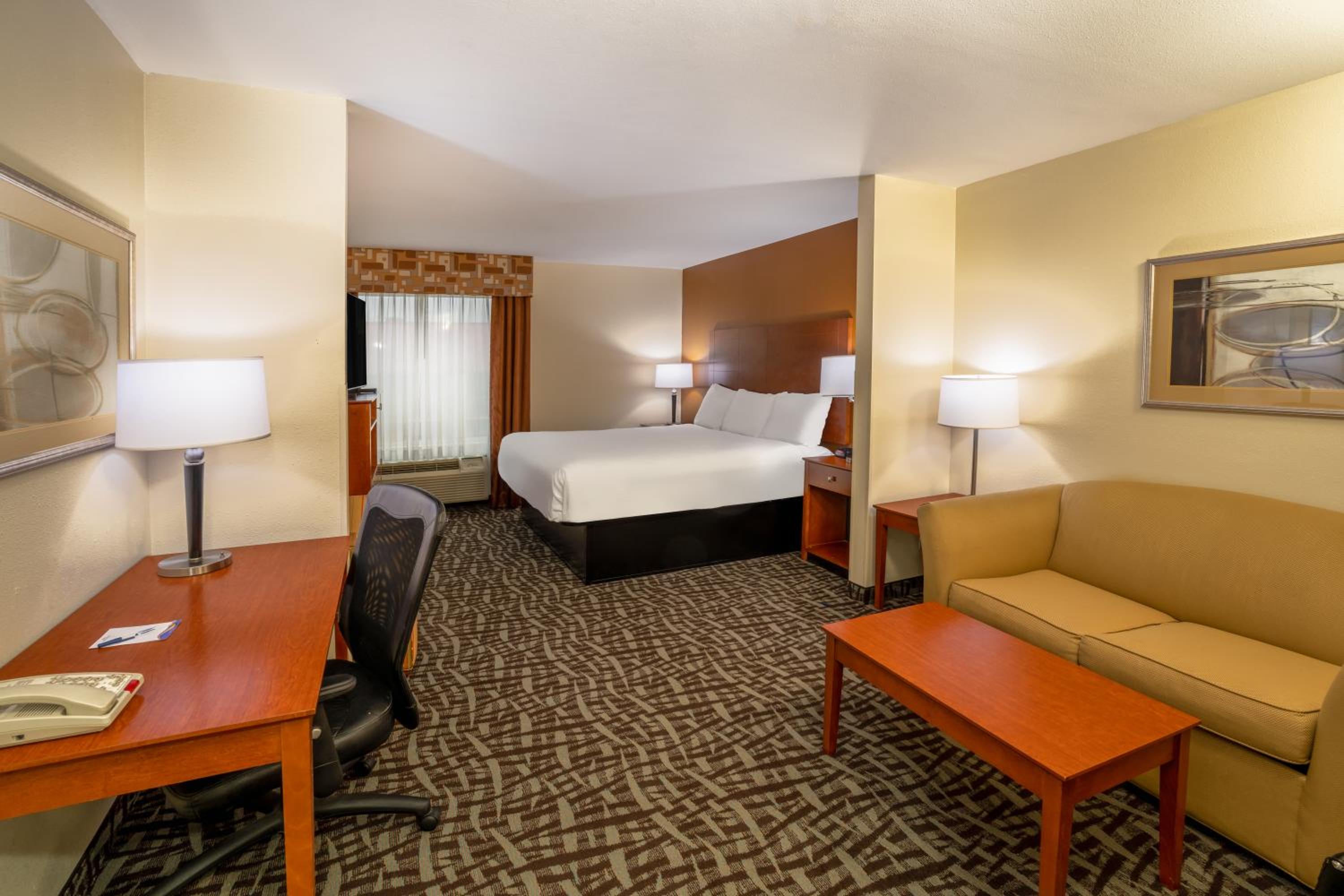 King Room - Non-Smoking - Photo 3