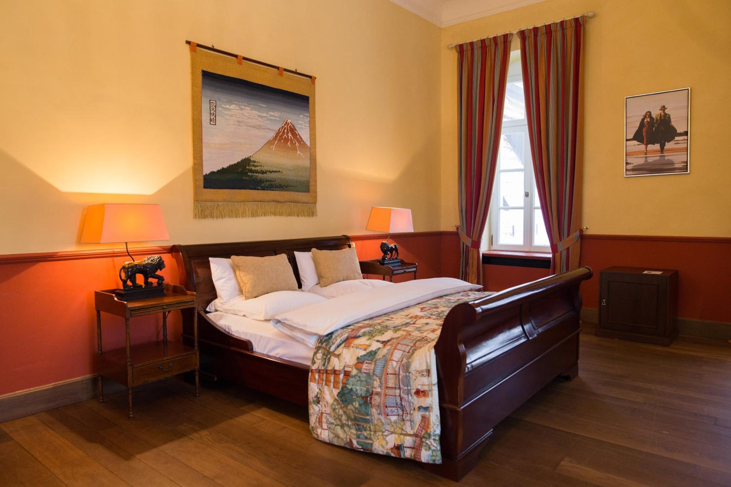 Executive Suite - Photo 10