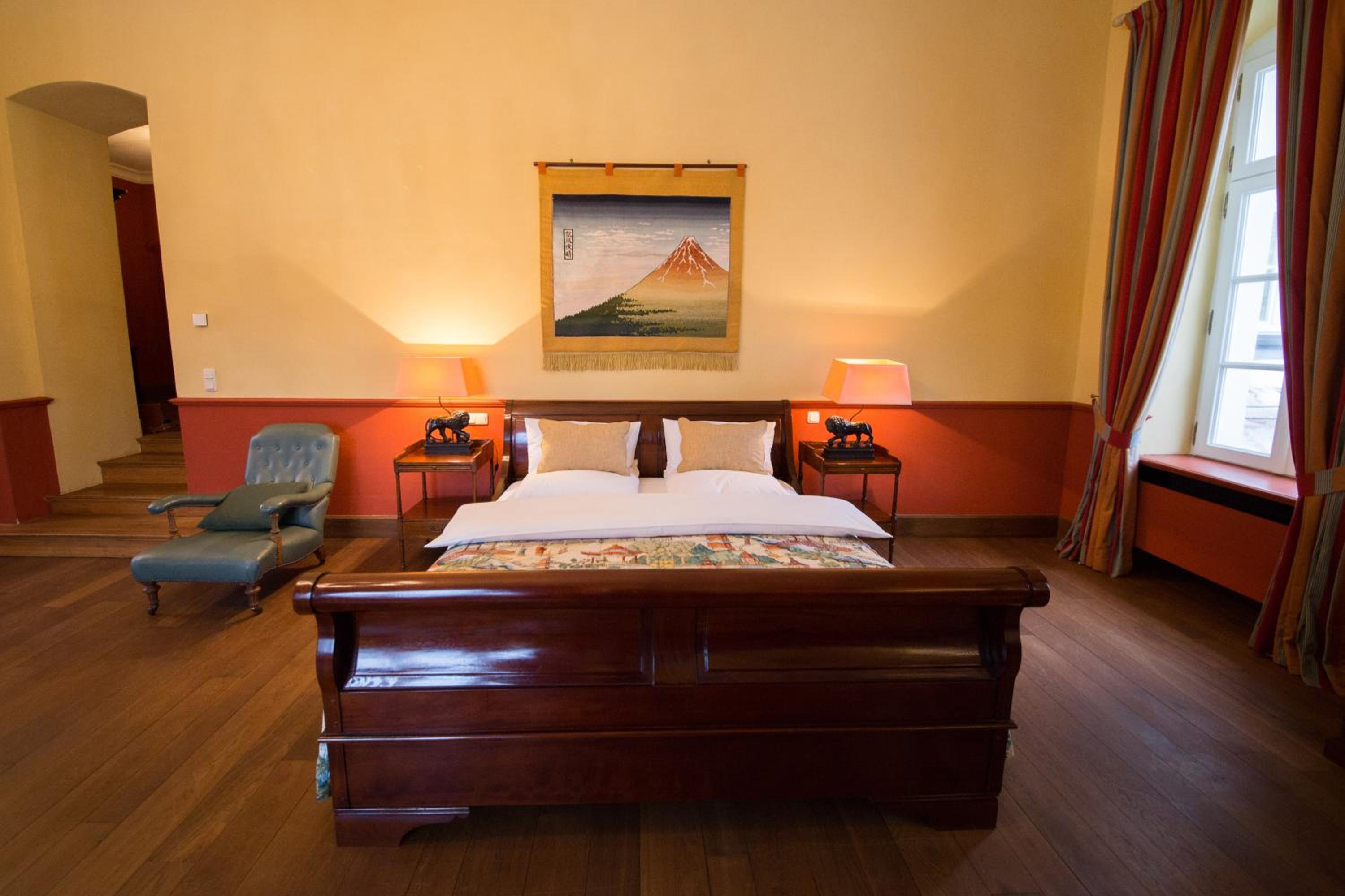 Executive Suite - Photo 9