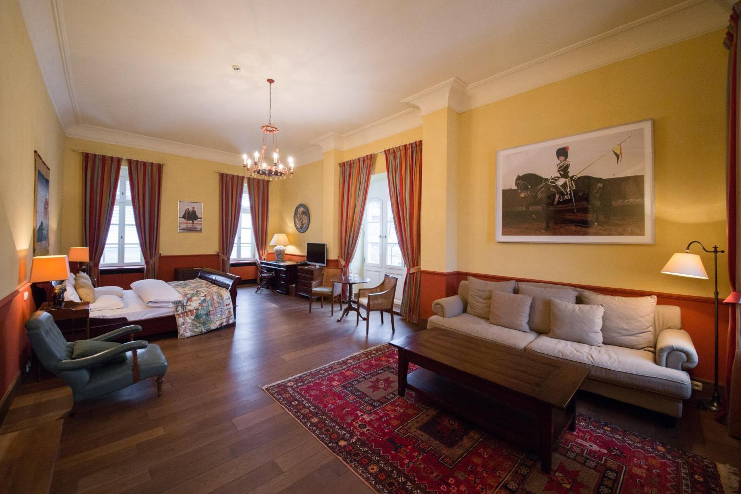 Executive Suite - Photo 3