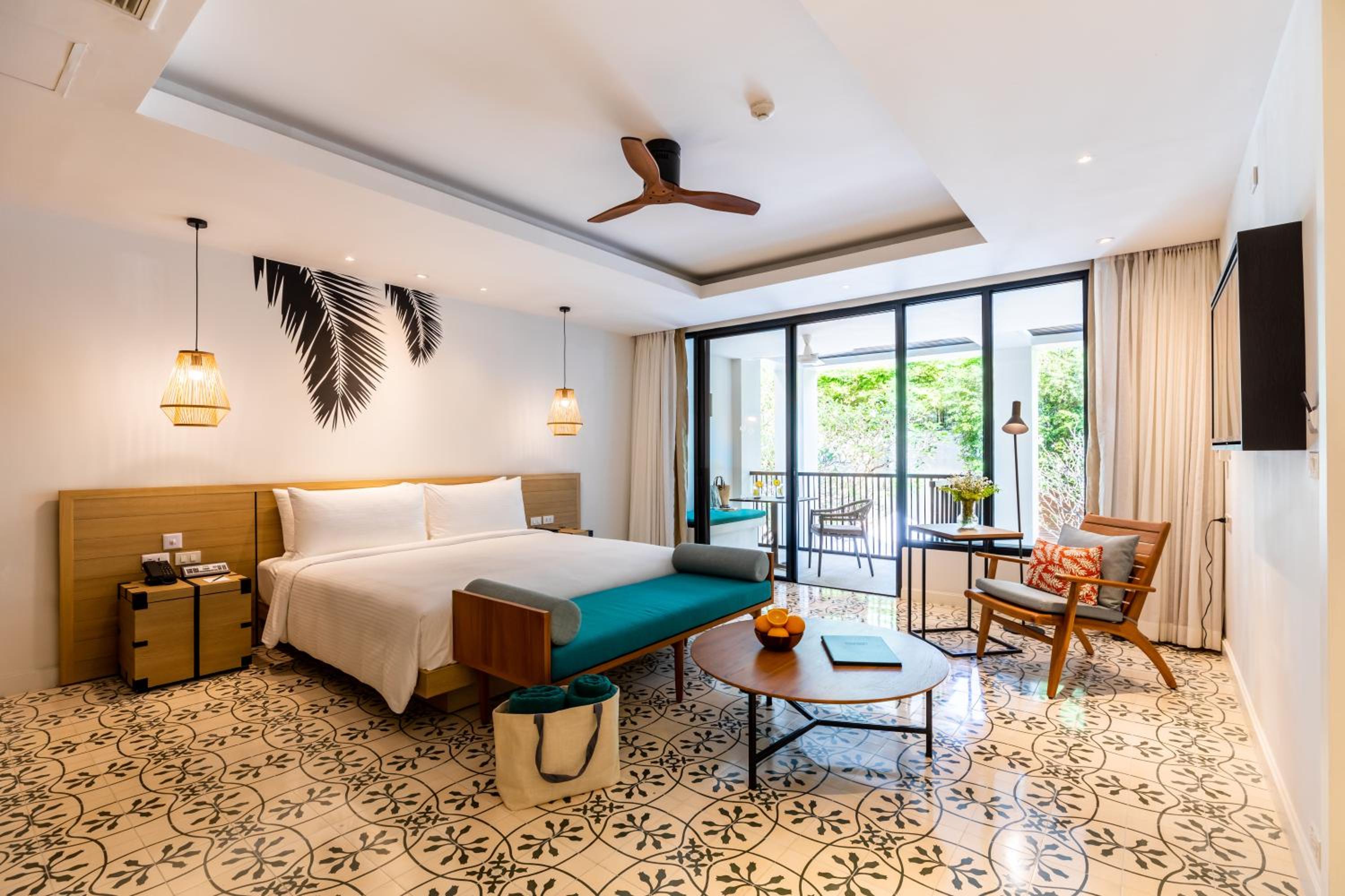 Surin Studio Balcony 1 King - Photo 1