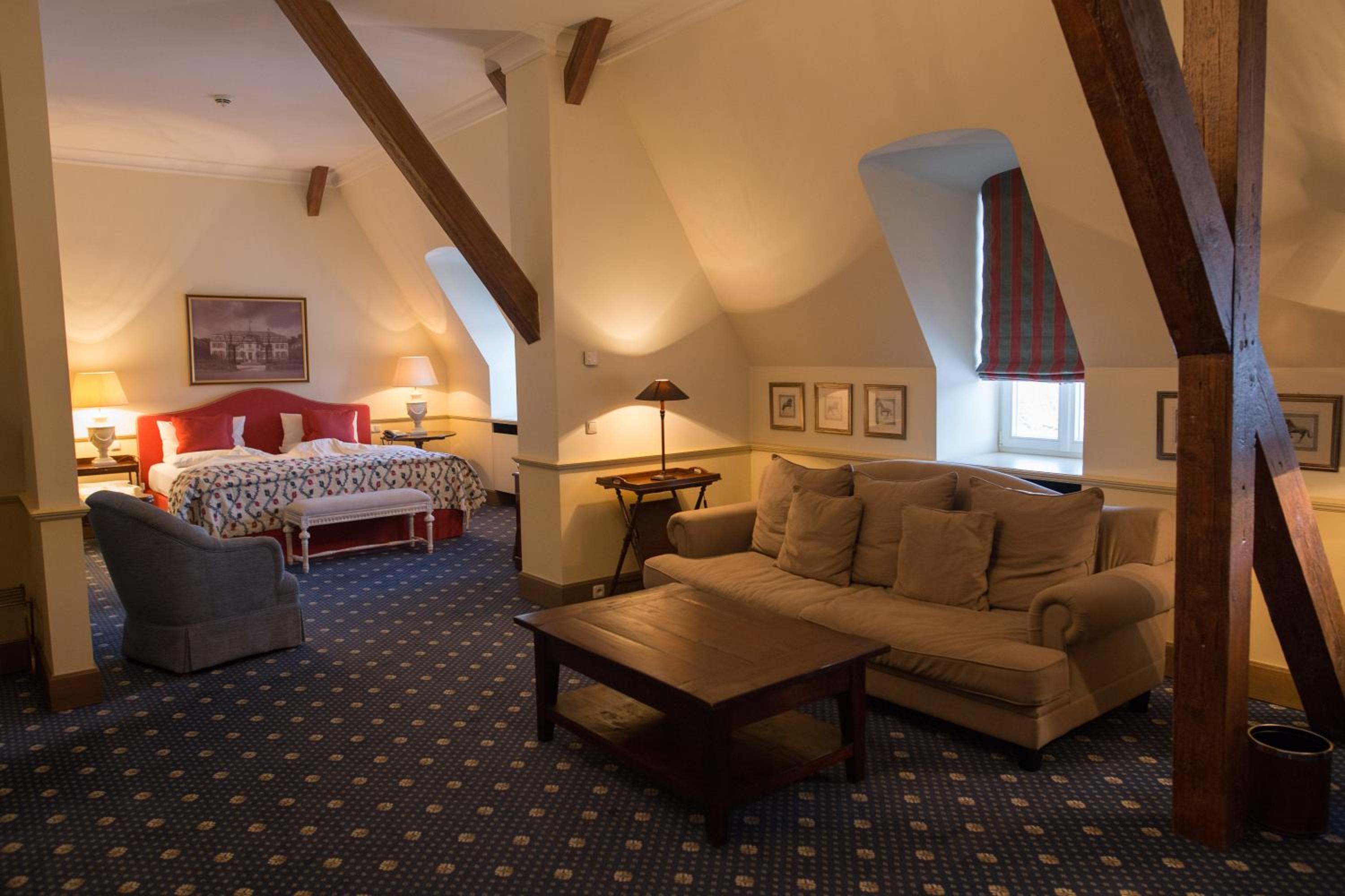 Ullmann Suite - Photo 1