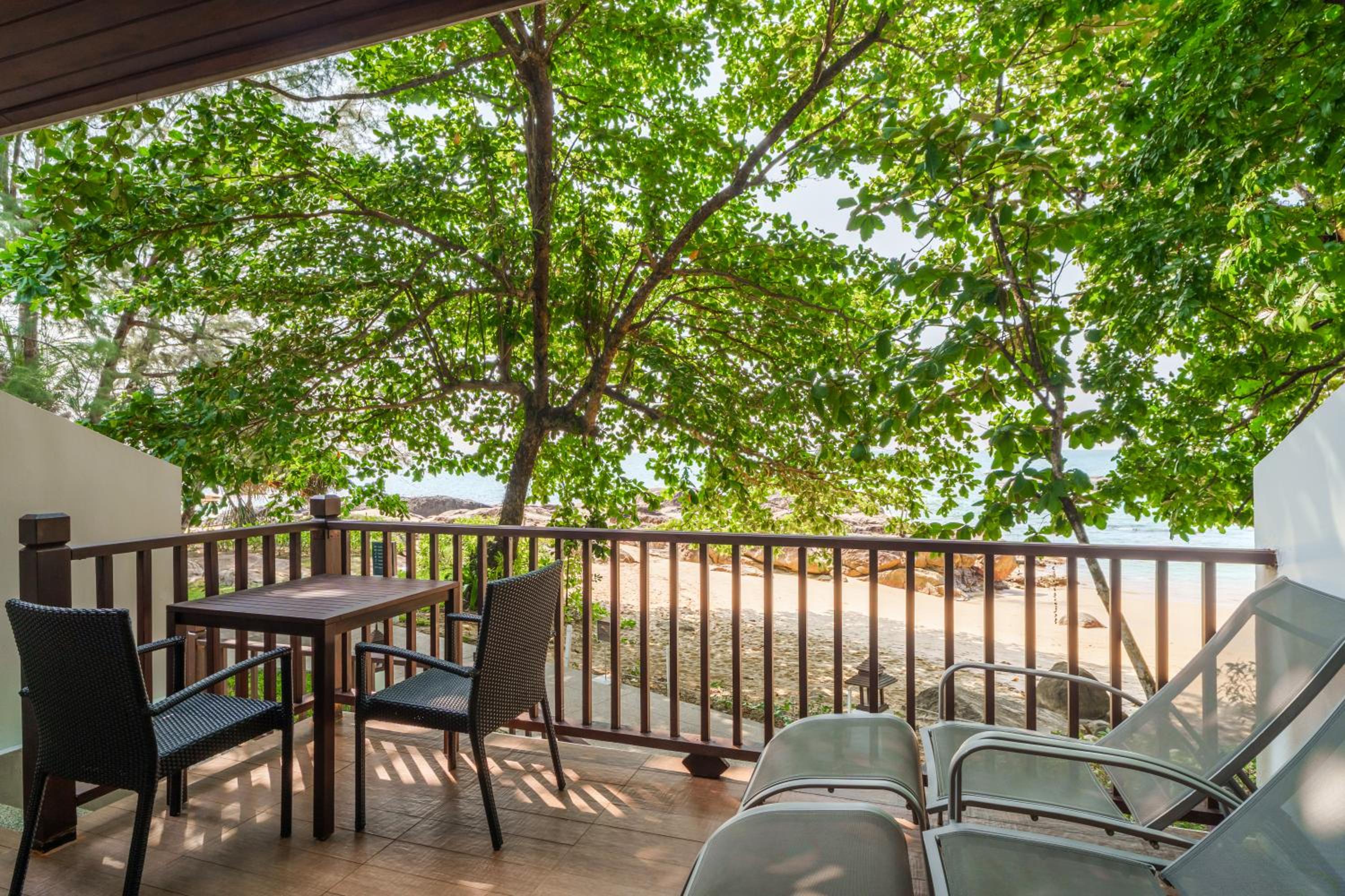Deluxe Bungalow Beachfront - Mountain Wing