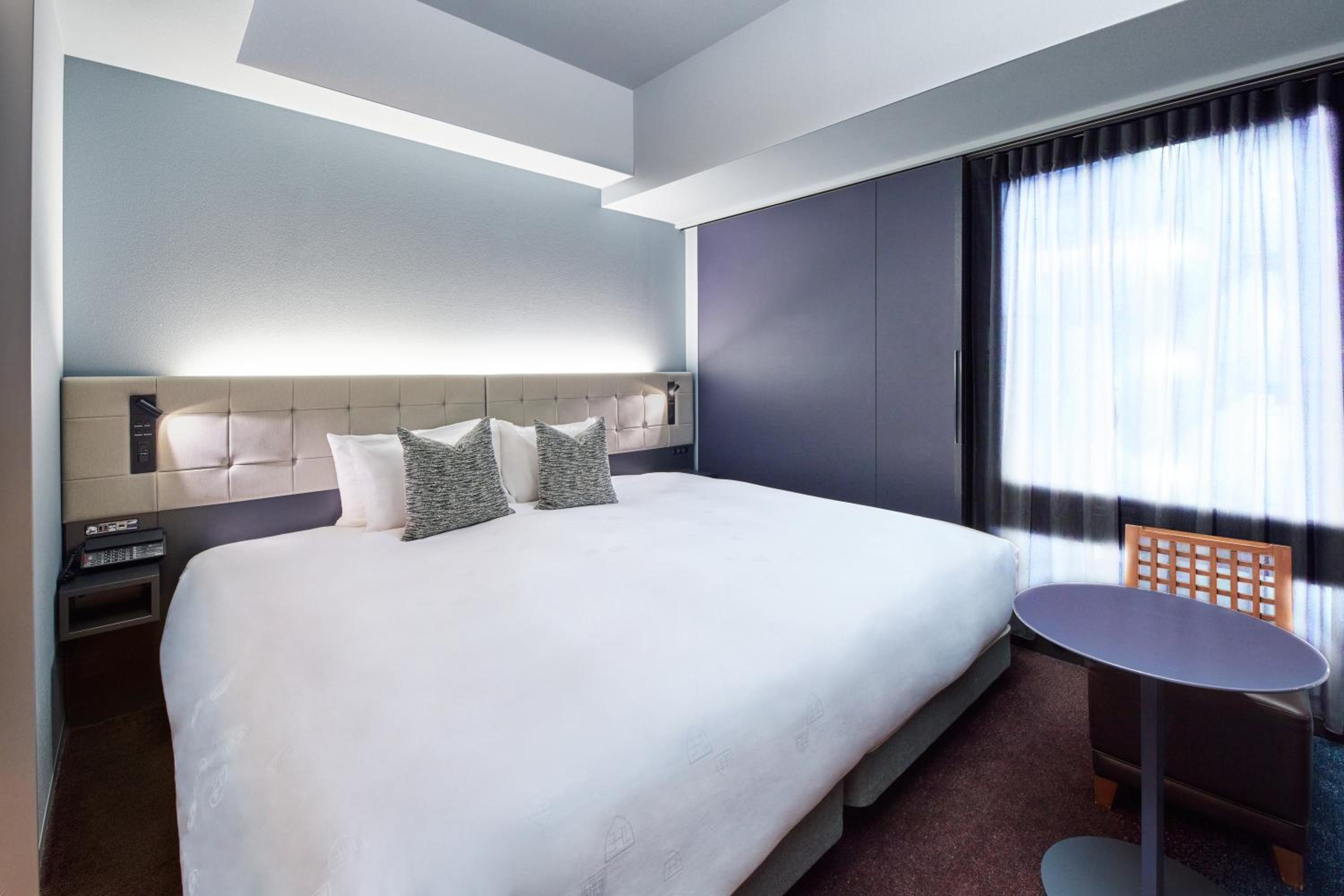 Standard King Room - Photo 7
