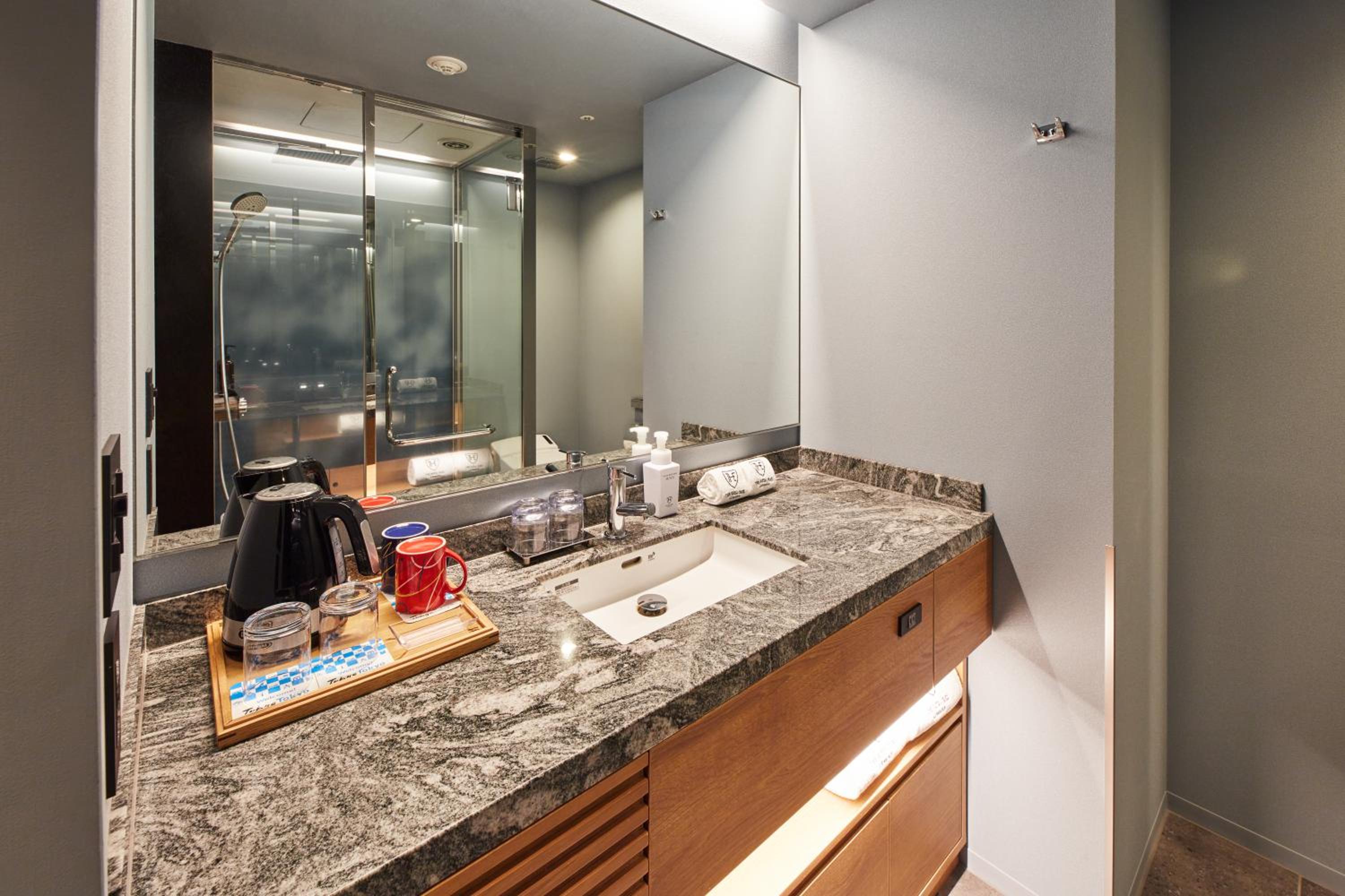 Standard King Room - Photo 10