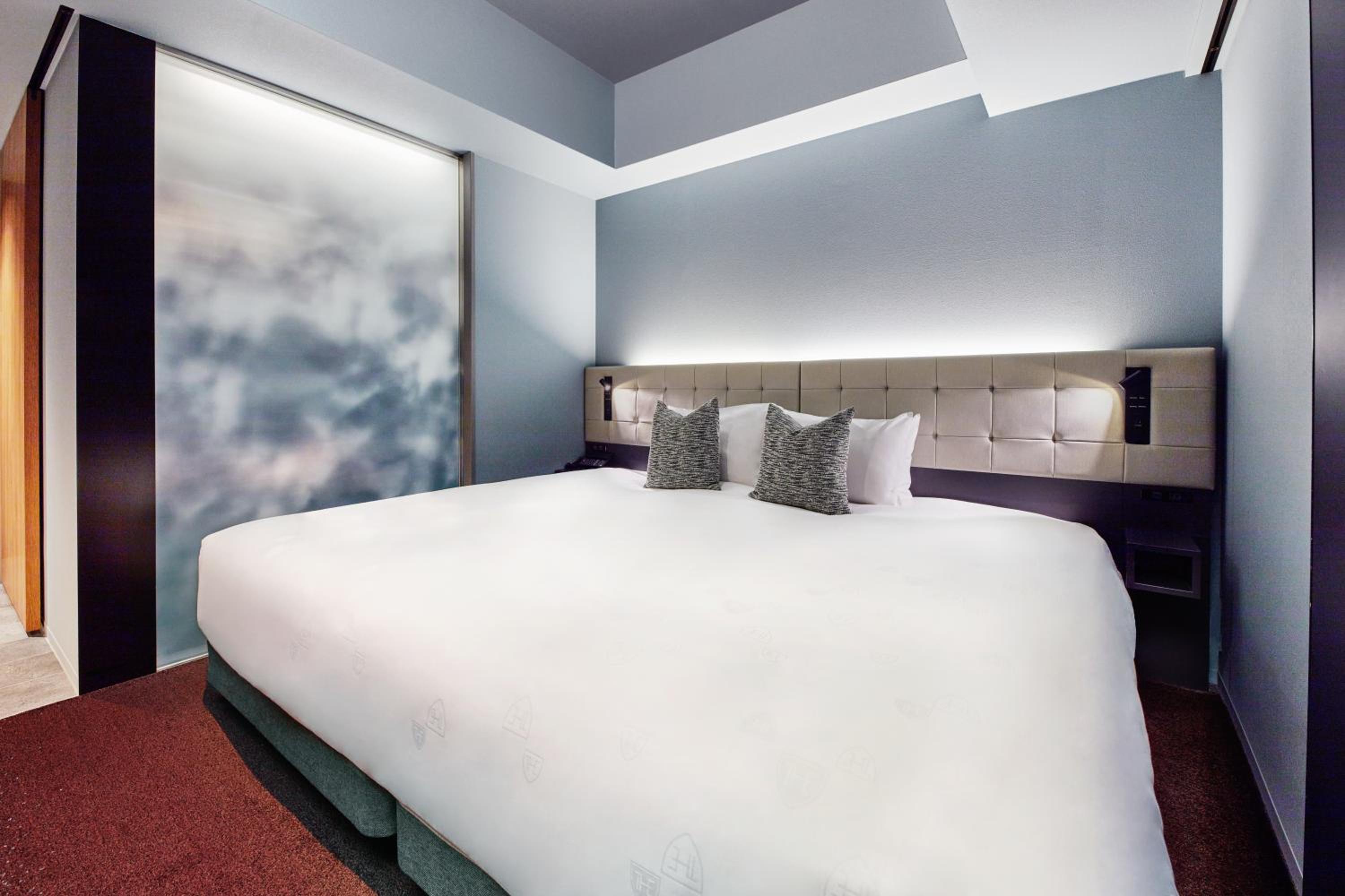 Standard King Room - Photo 8