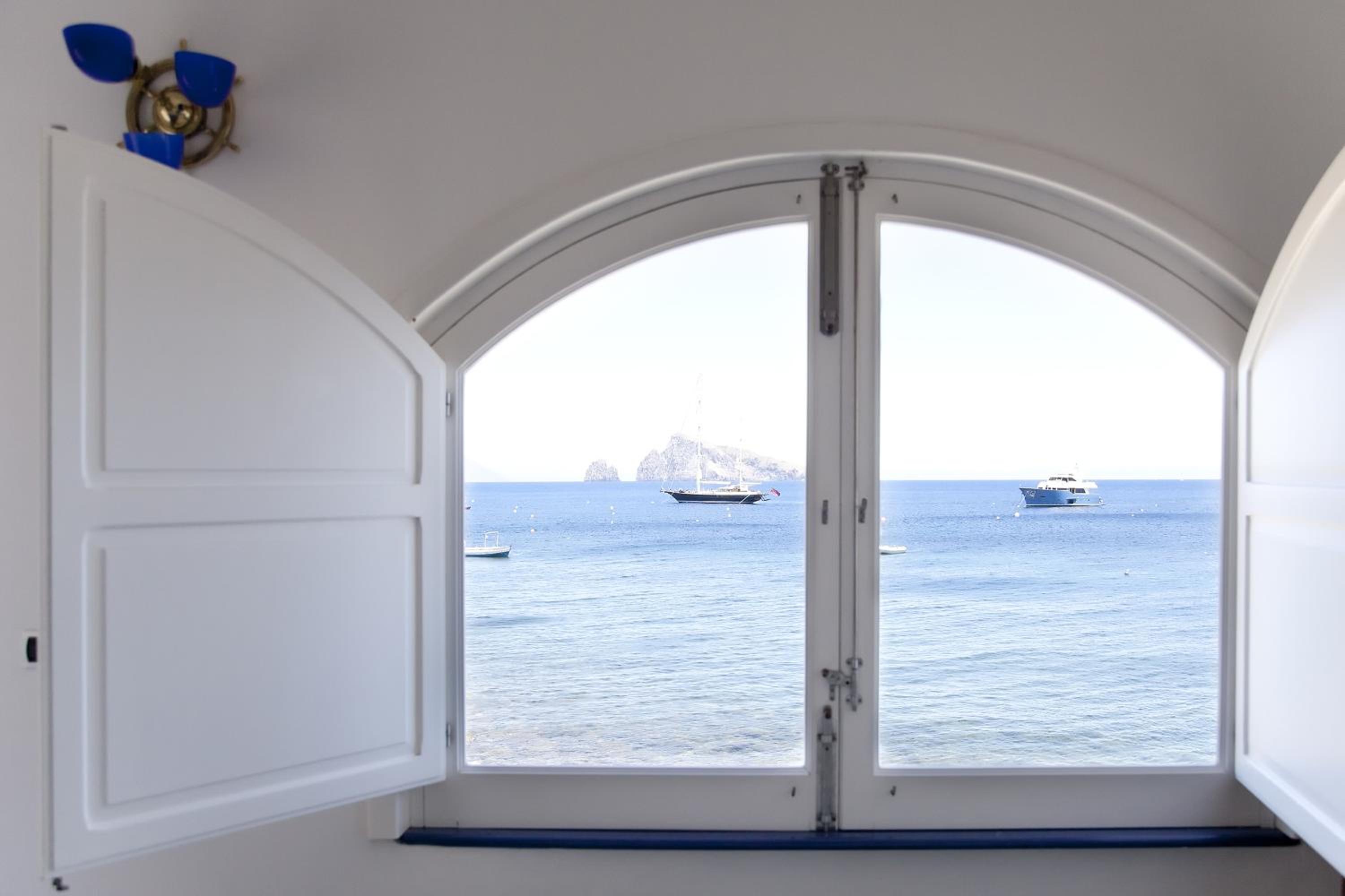 Apartment with Sea View photo 2