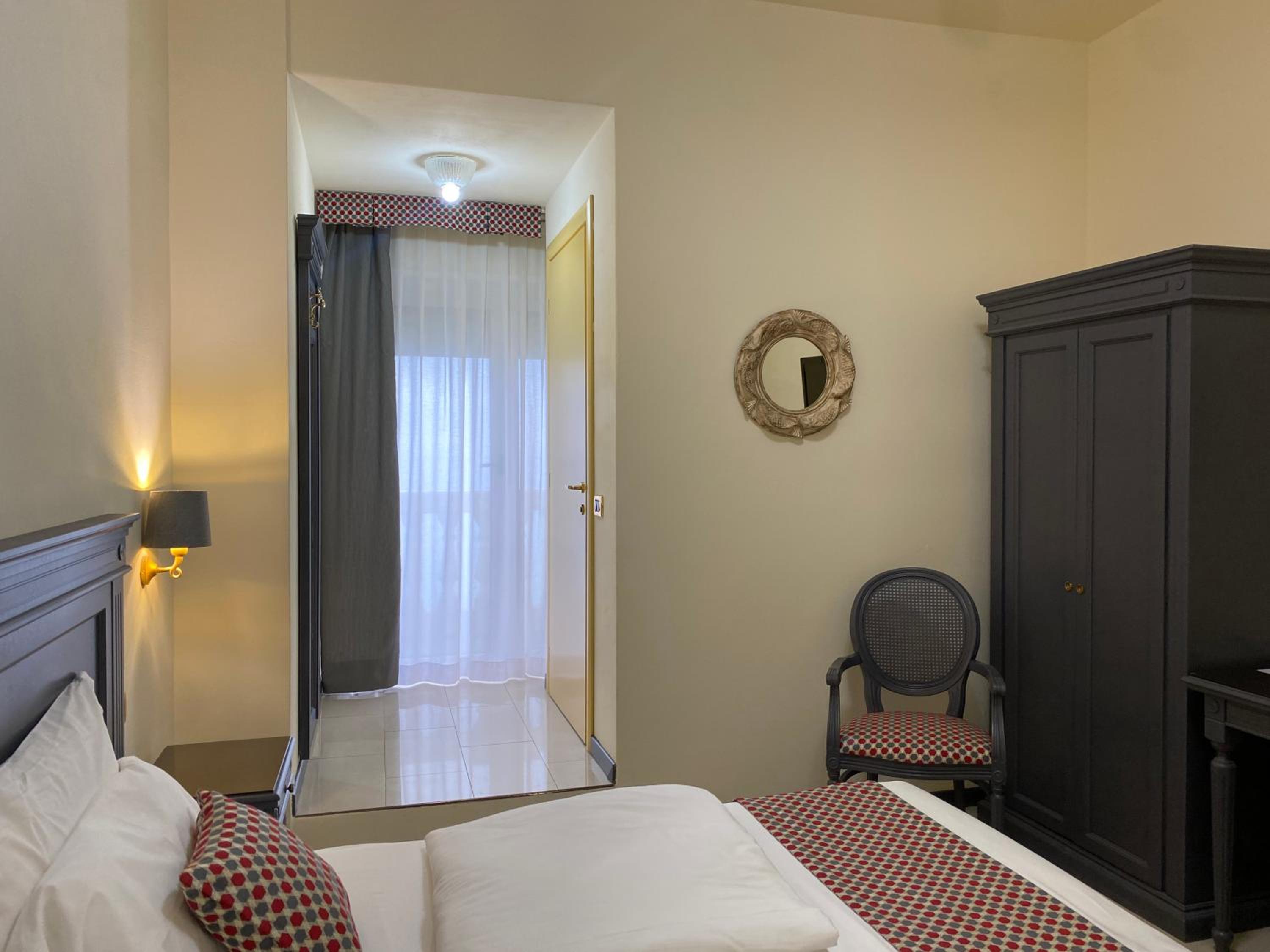 Superior Double Room with Lake View - Photo 2
