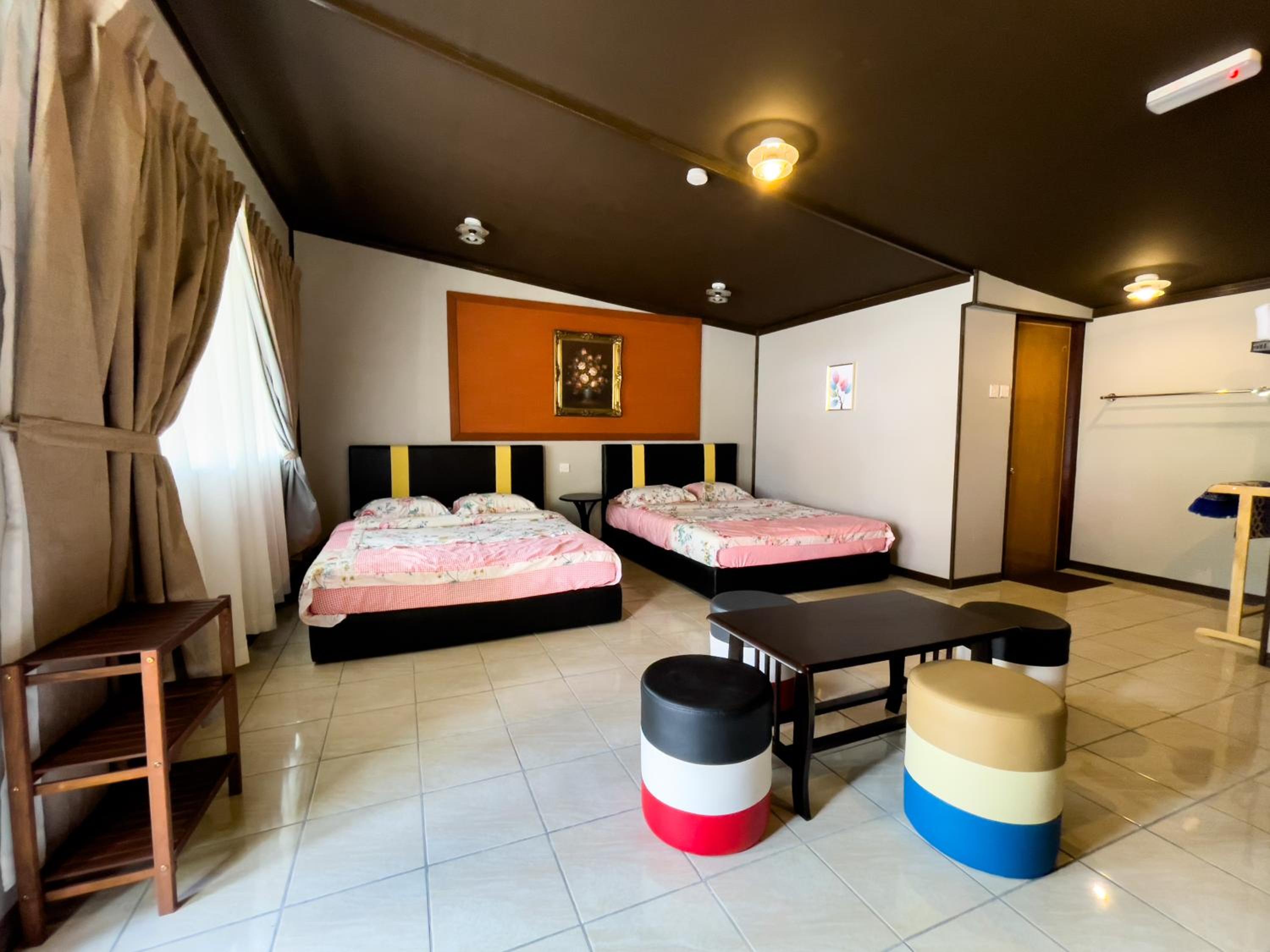 Economy Quadruple Room - Photo 1