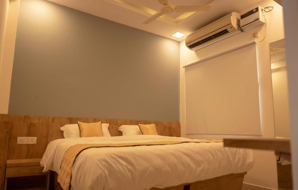 Double or Twin Room with Private Bathroom - Photo 40