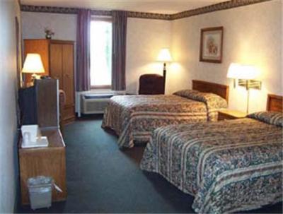 Queen Room with Two Queen Beds - Smoking - Photo 1