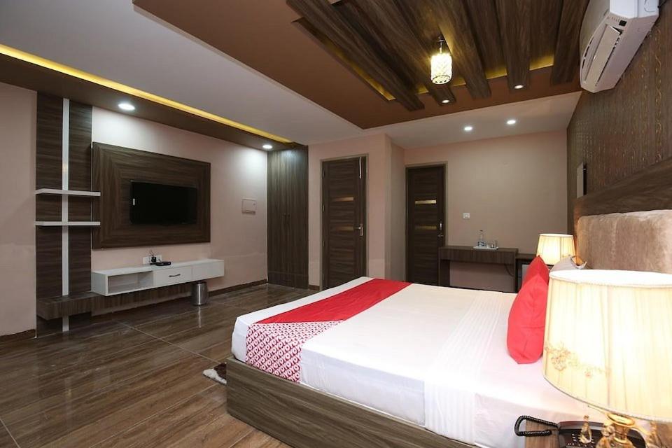 Superior King Room - Photo 3