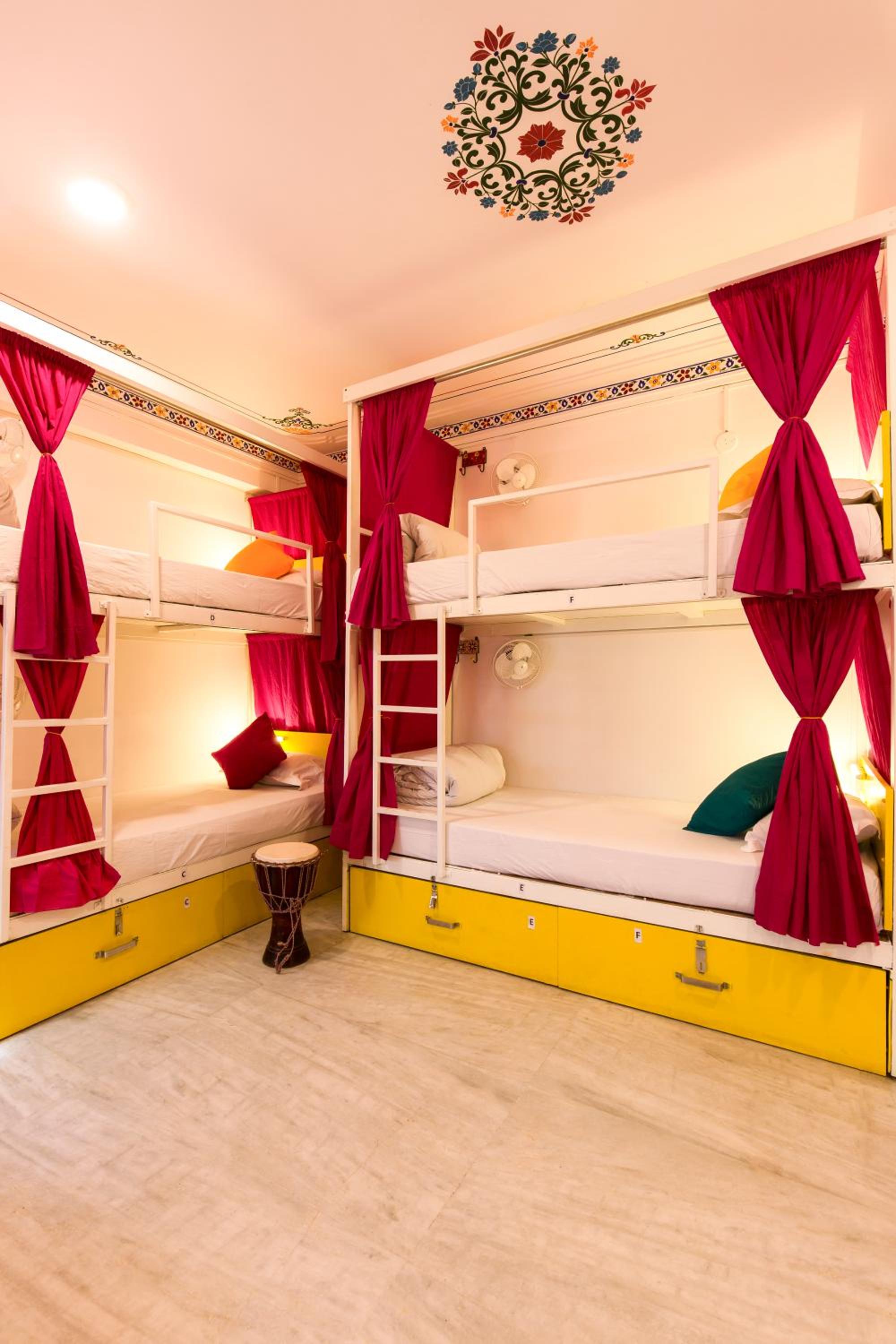 Bed in 8 Bed Mixed A/C Dormitory Room with Shared Bathroom photo 1