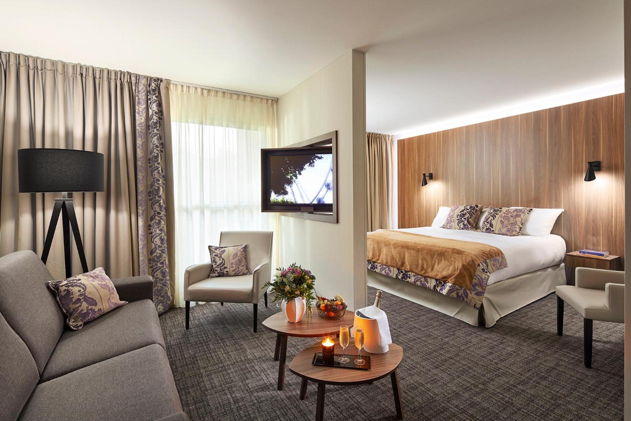 Junior Suite with Casino view photo 1