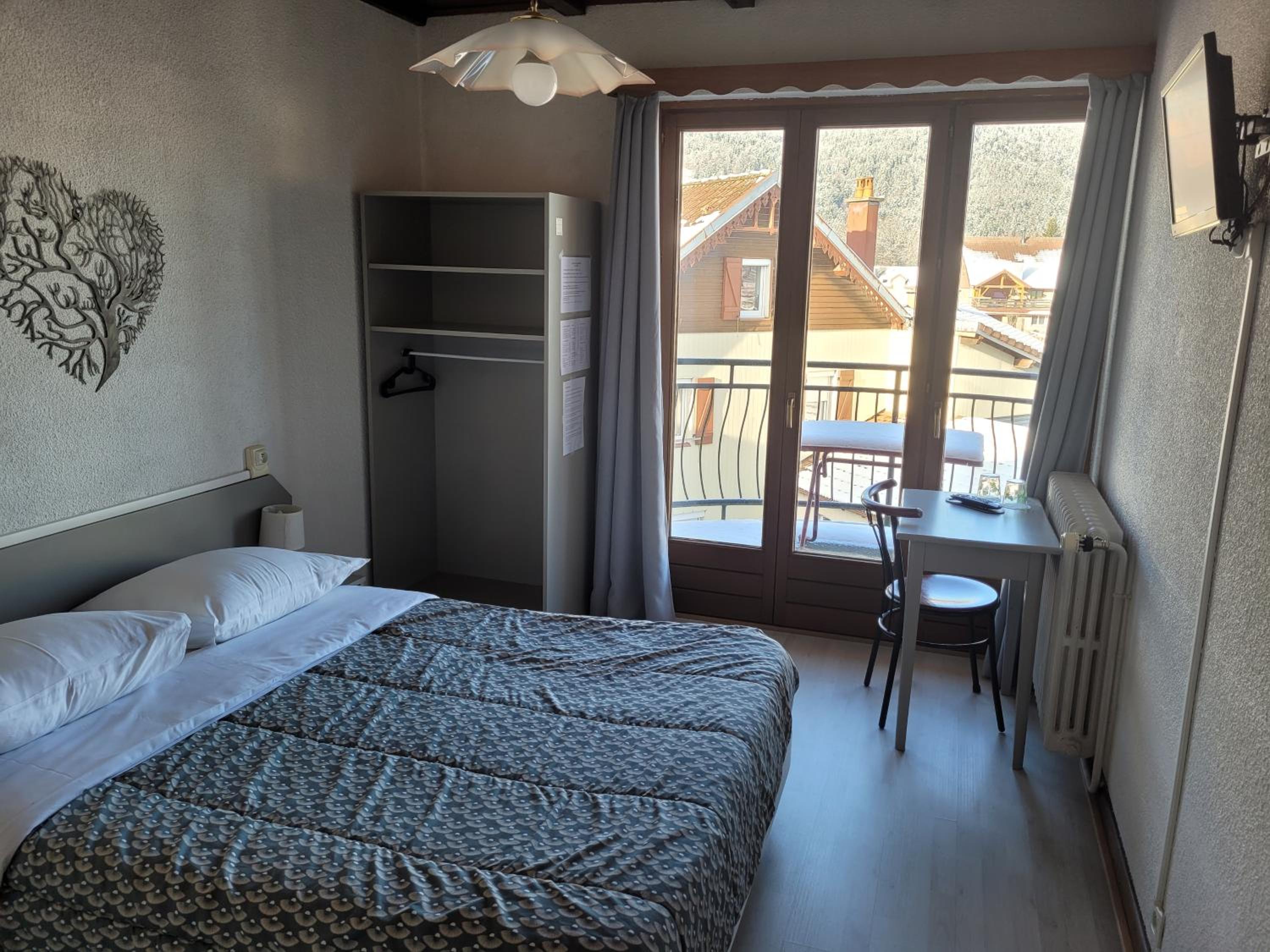 Standard Double Room with Private Shower and Shared Toilets photo 1