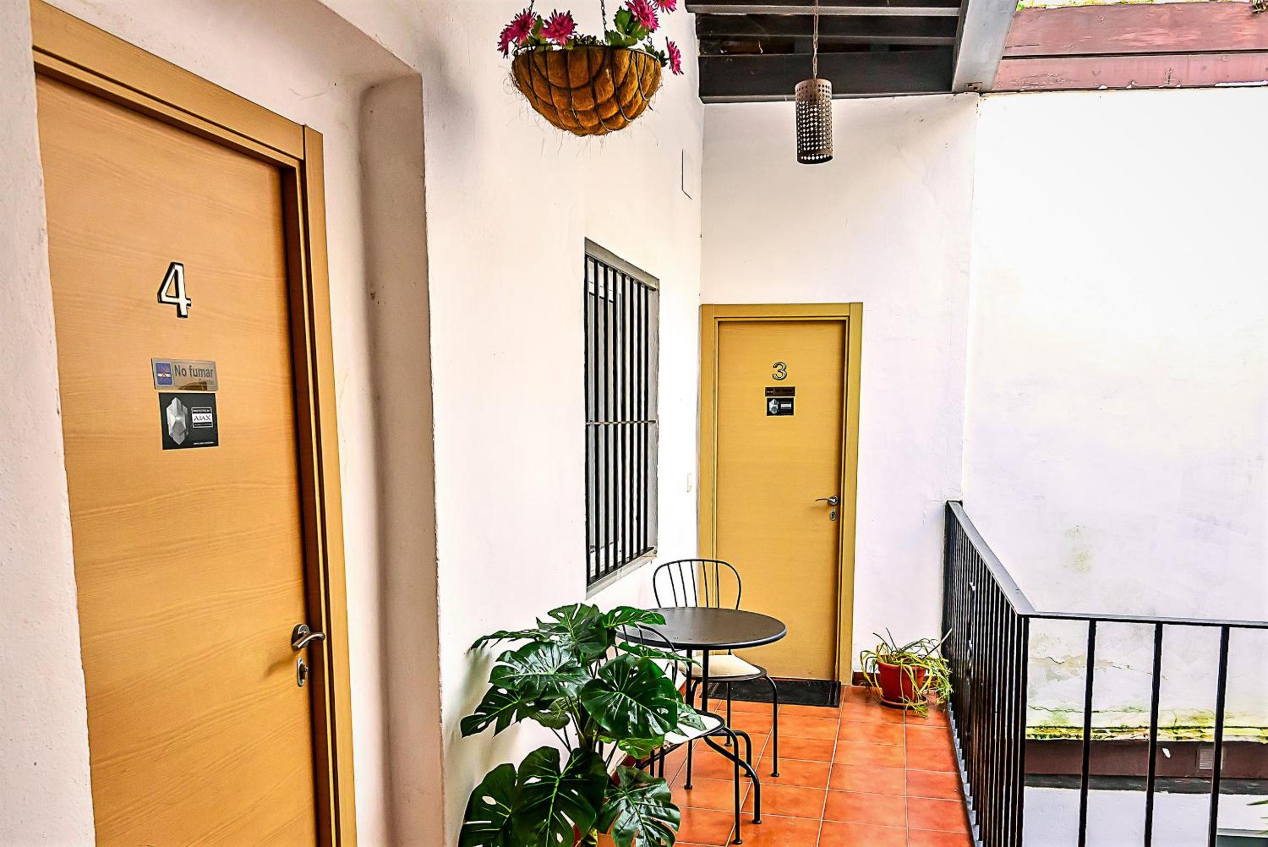 Apartment with Balcony - Photo 29