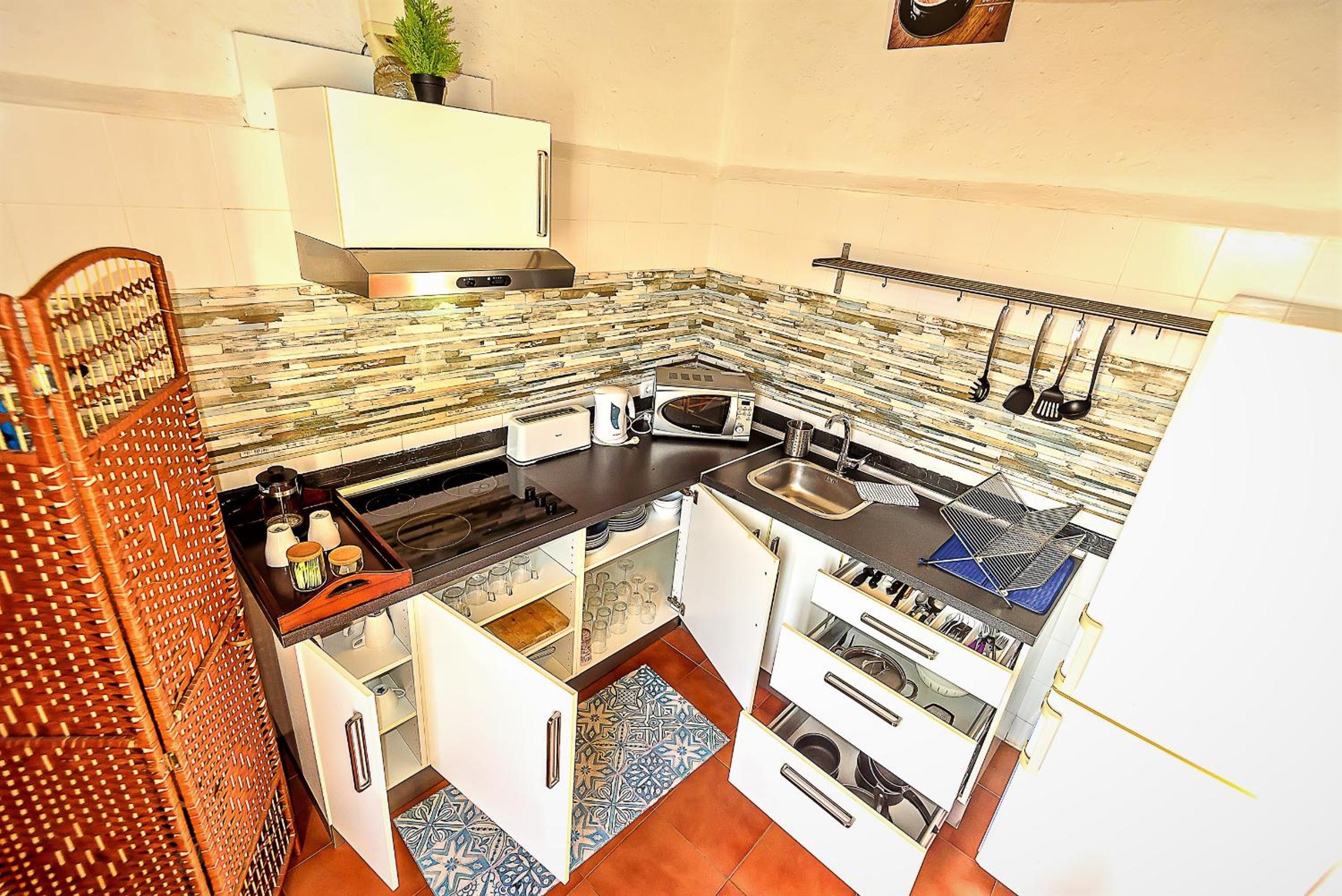 Apartment with Balcony - Photo 5