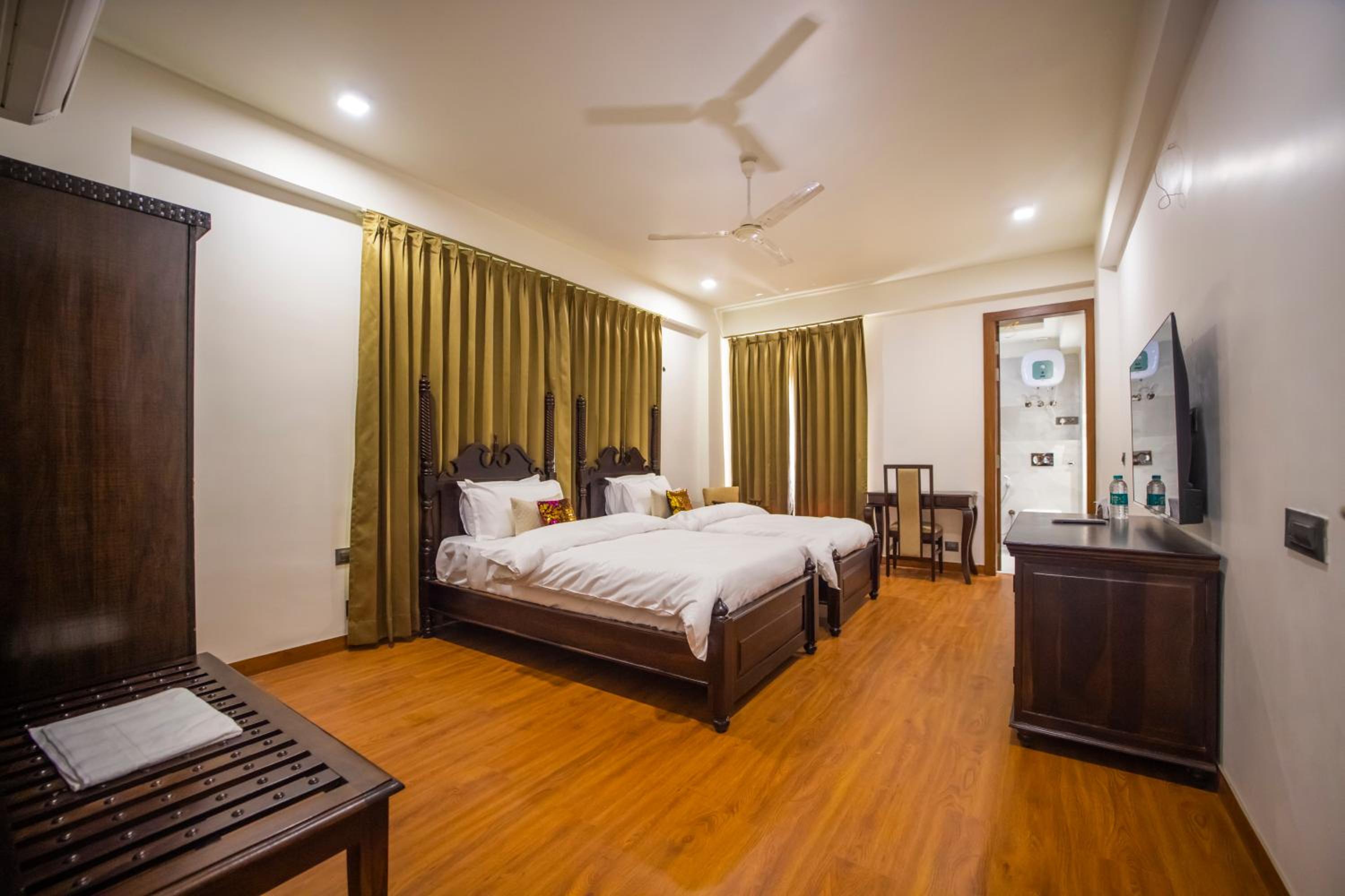 Twin Room - Photo 3