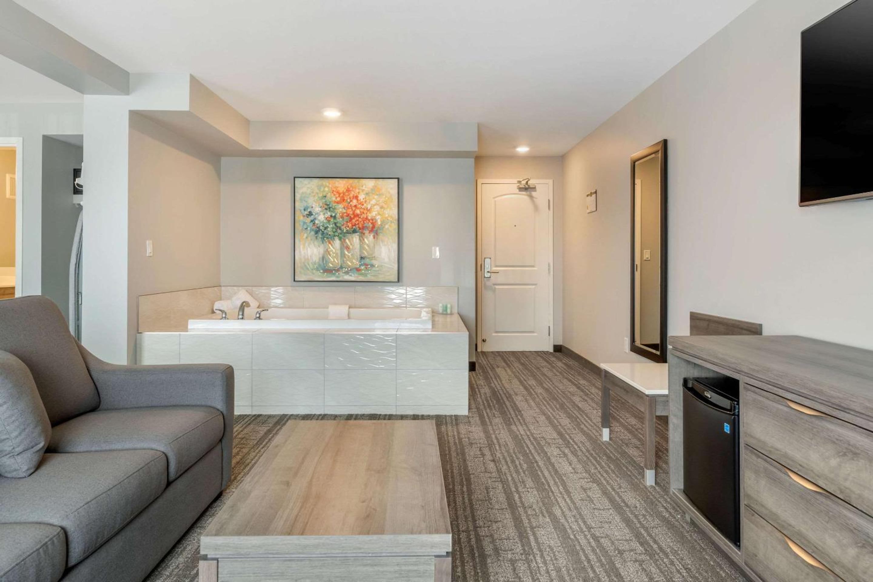 Honeymoon Suite - Non-Smoking - Photo 3
