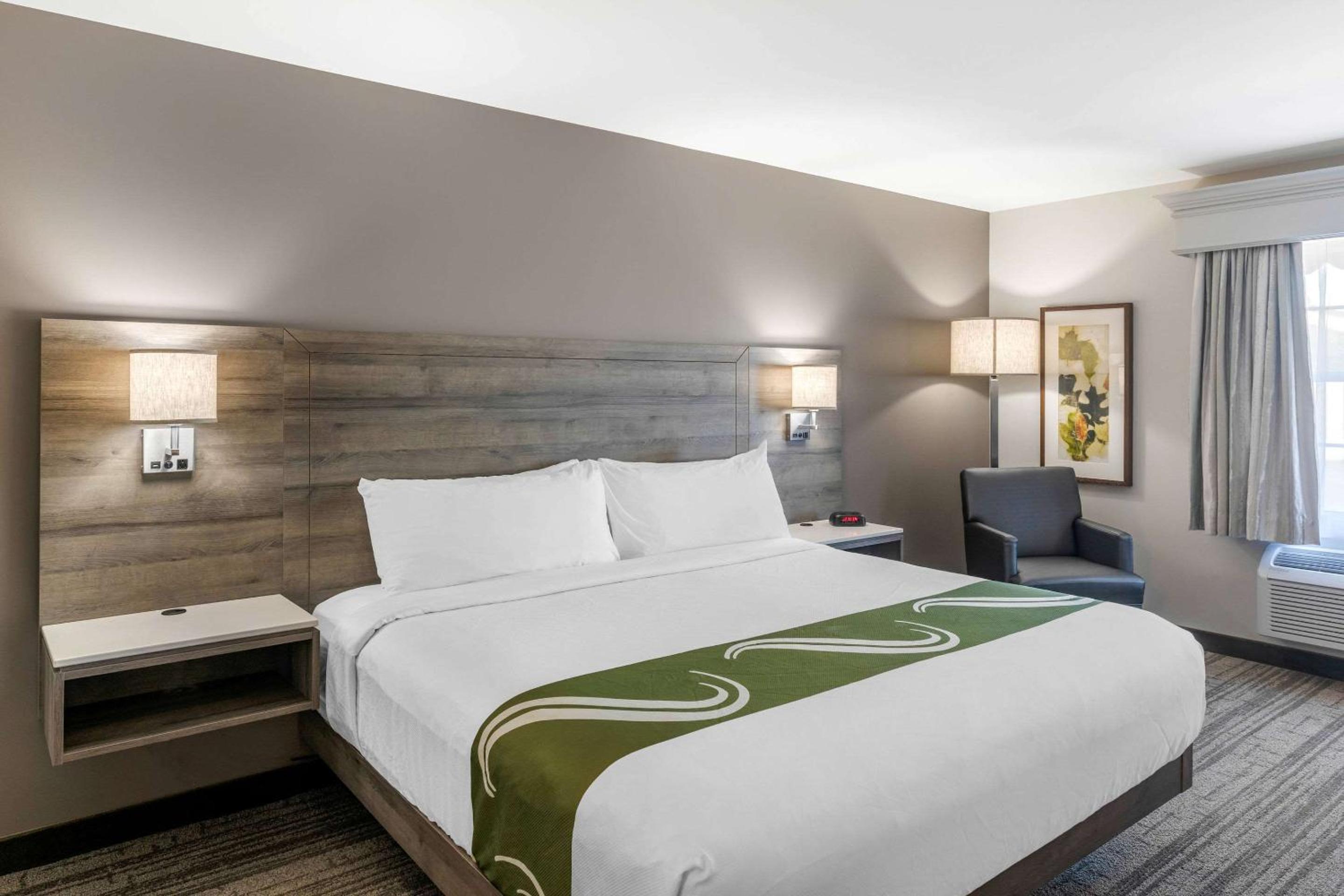 Family Suite - Non-Smoking - Photo 1