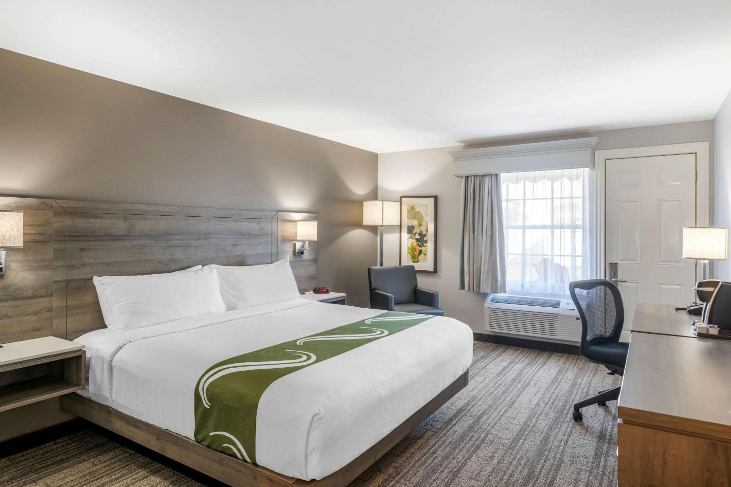 King Room - Non-Smoking - Photo 3
