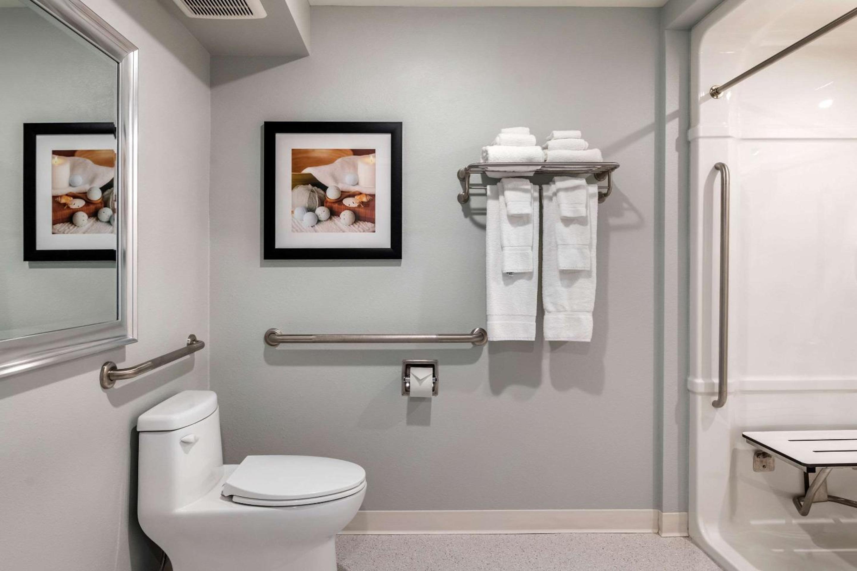 Queen Room - Accessible/Non-Smoking - Photo 4