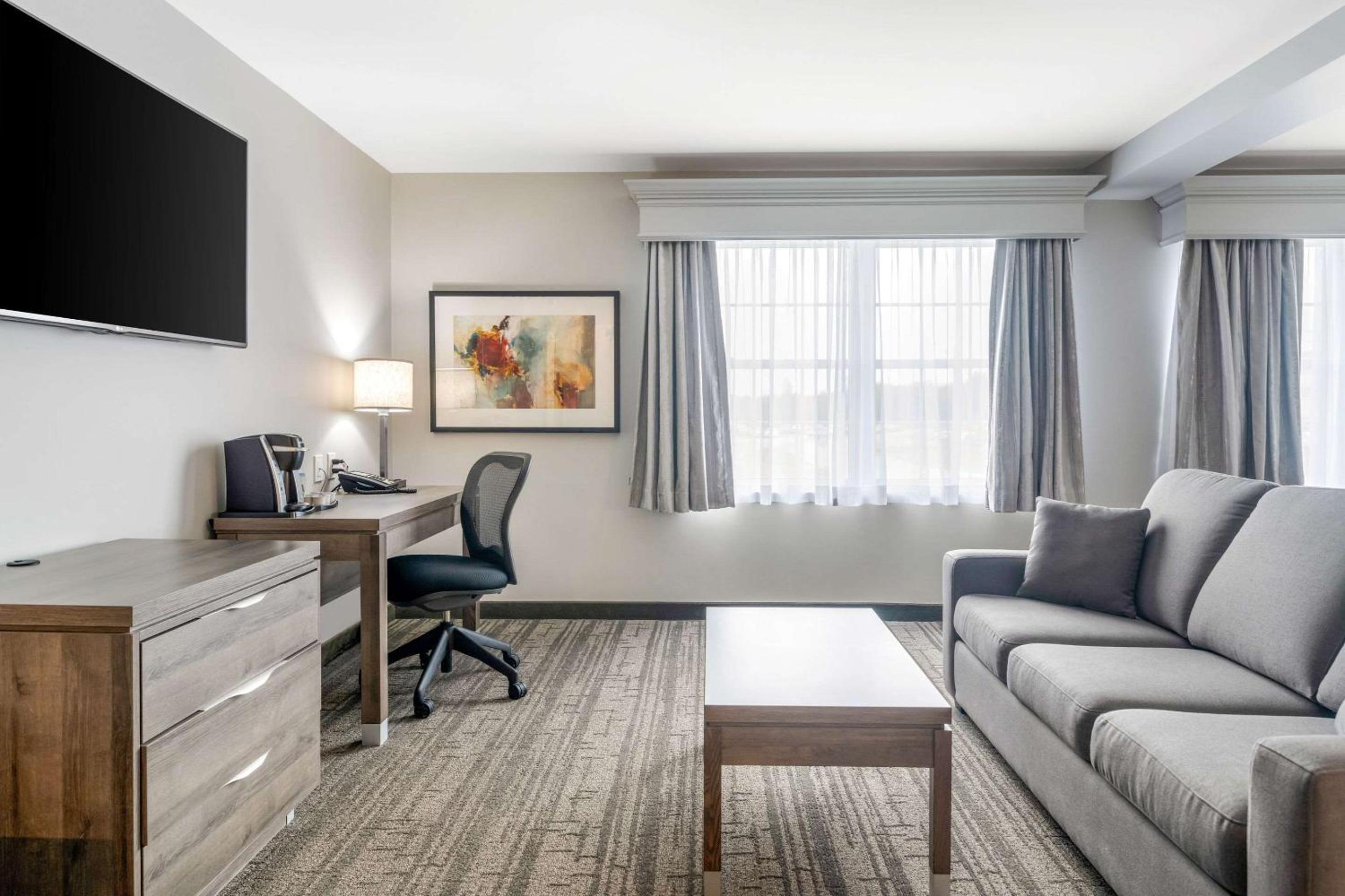 Efficiency King  Suite with Sofa-Bed - Non-Smoking - Photo 2