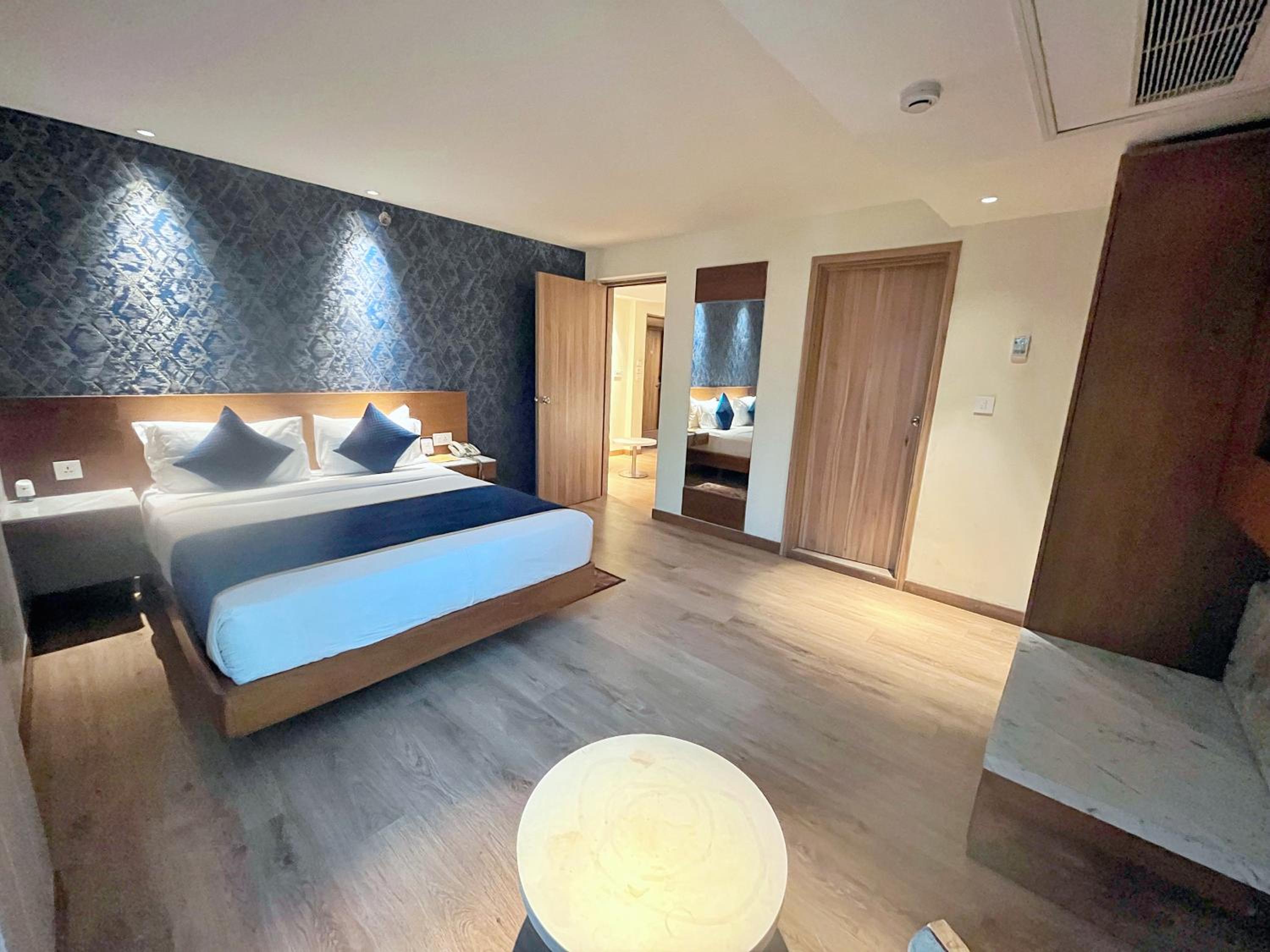 Suite - Photo 14