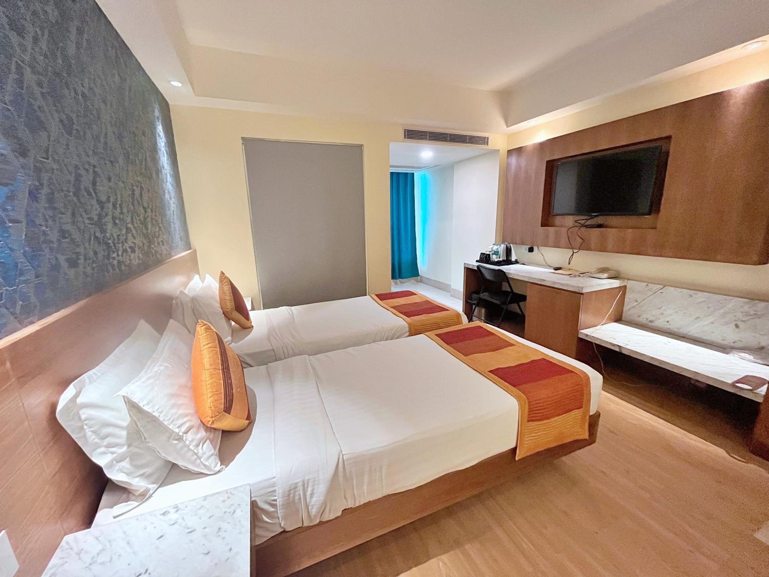 Deluxe Double or Twin Room - Photo 13