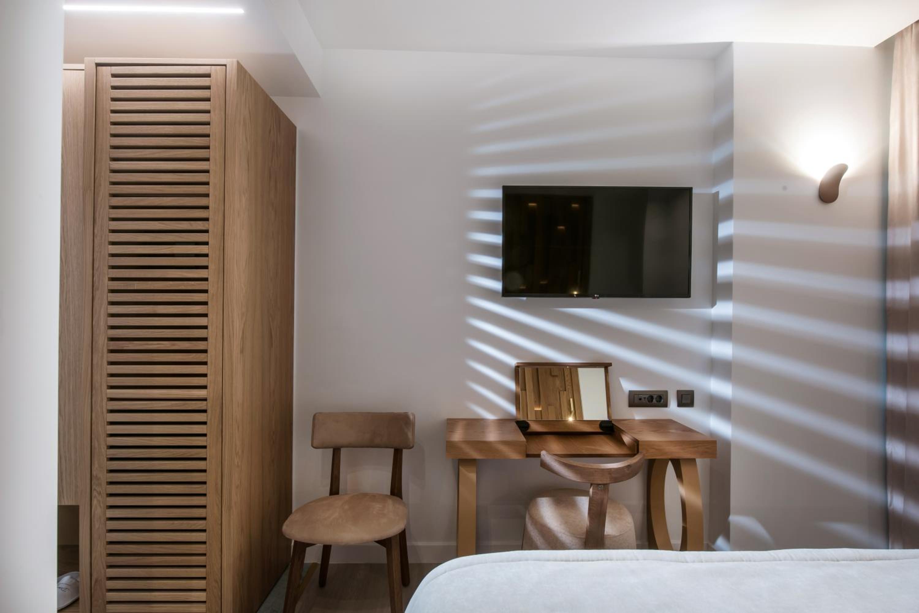 Deluxe Room - Photo 2