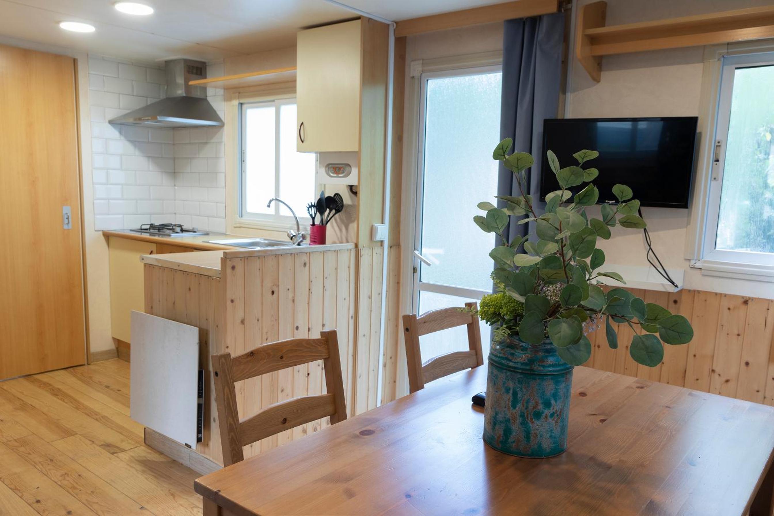 Two-Bedroom Bungalow - Photo 5