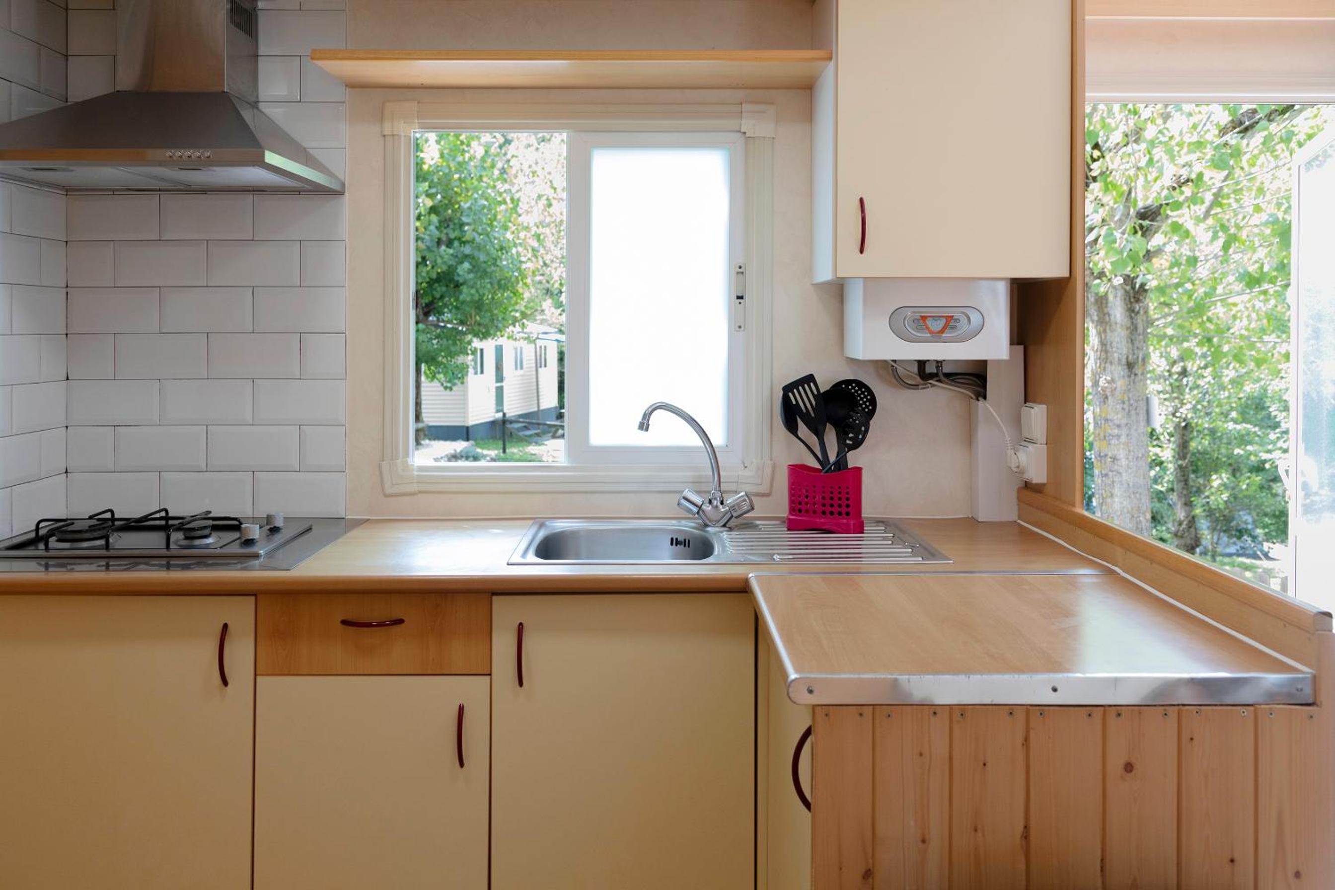 Two-Bedroom Bungalow - Photo 3