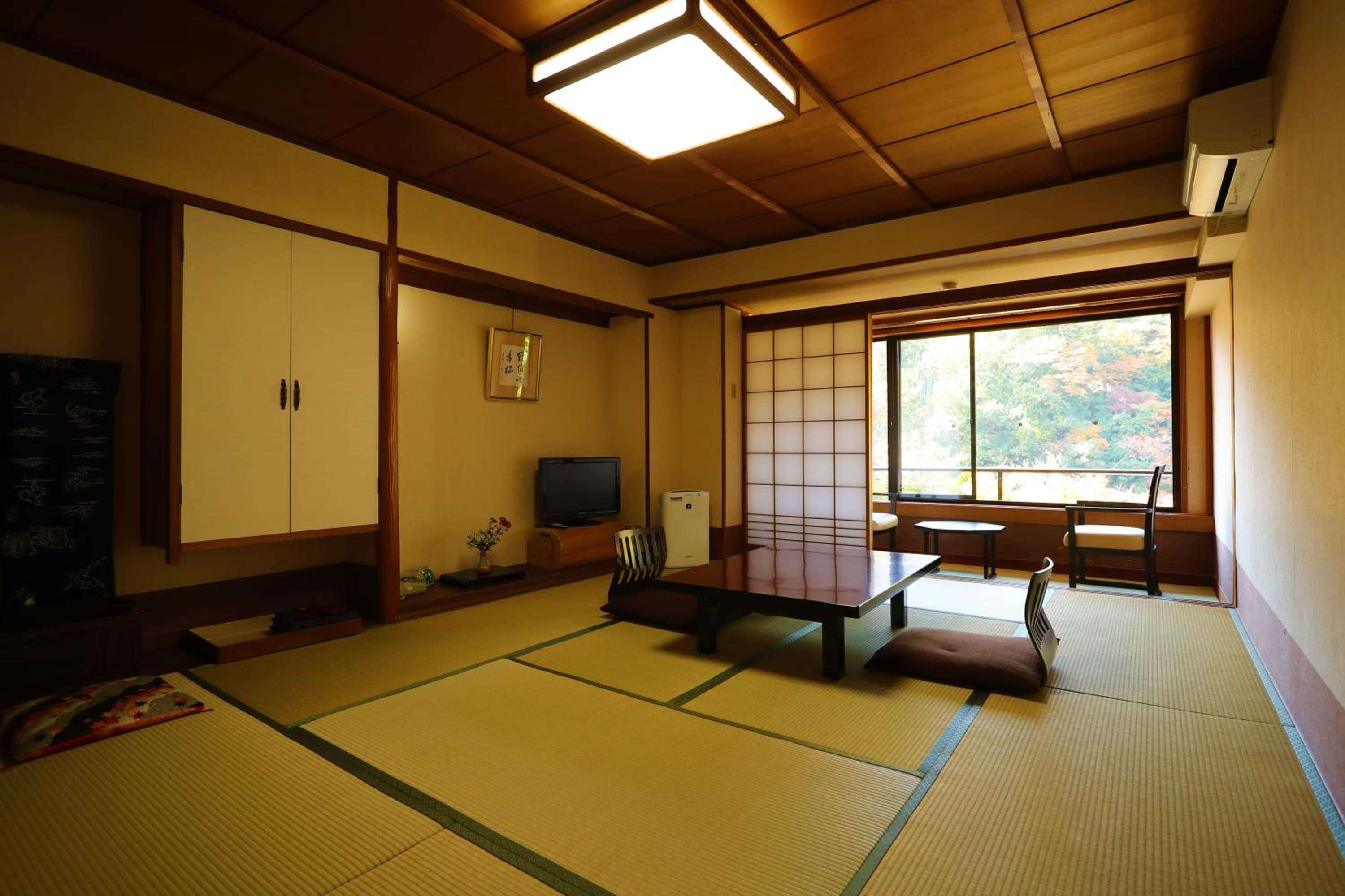 Japanese-Style Twin Room with Mountain View - Photo 9