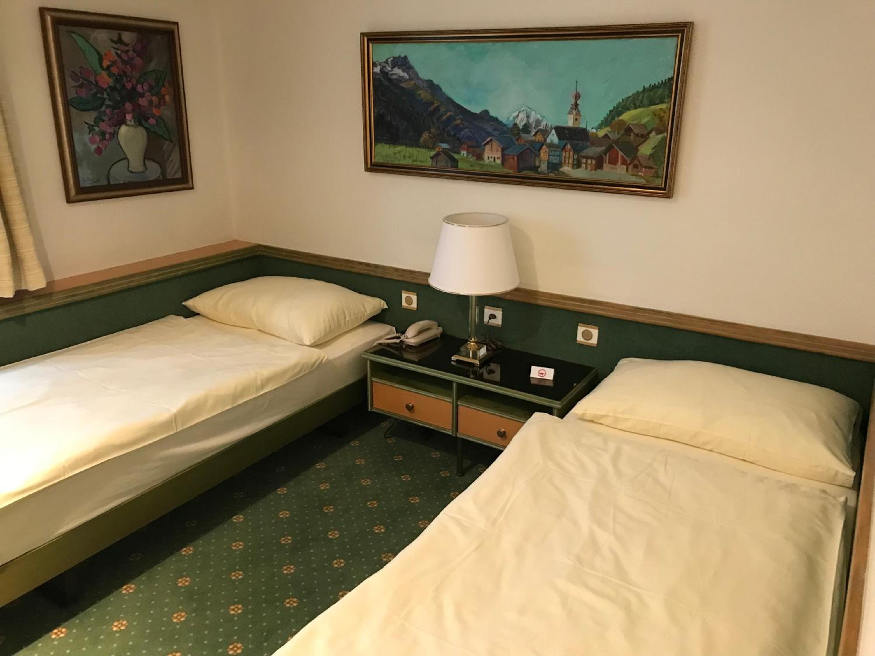 Twin Room - Photo 8