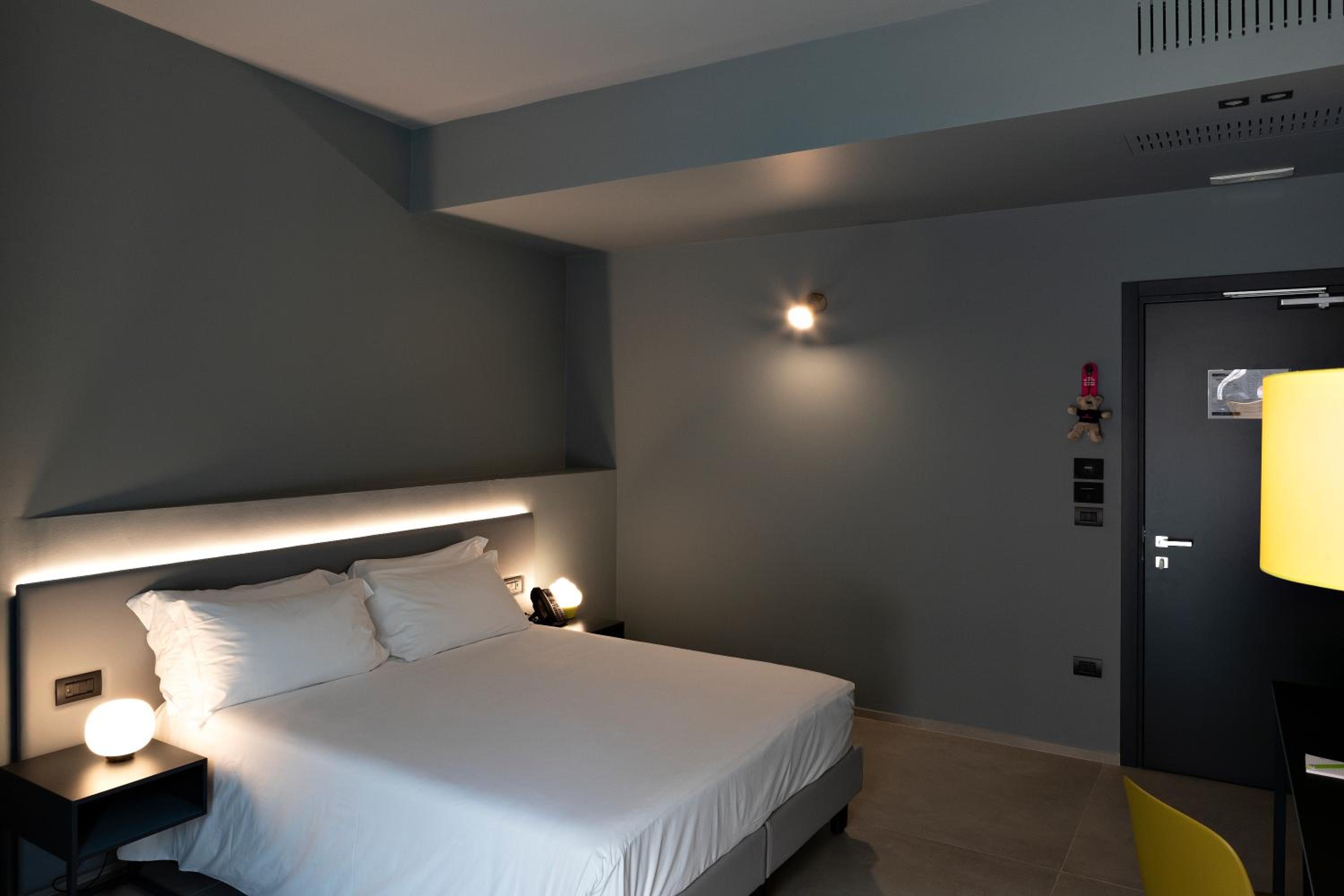 Double or Twin Room - Photo 16