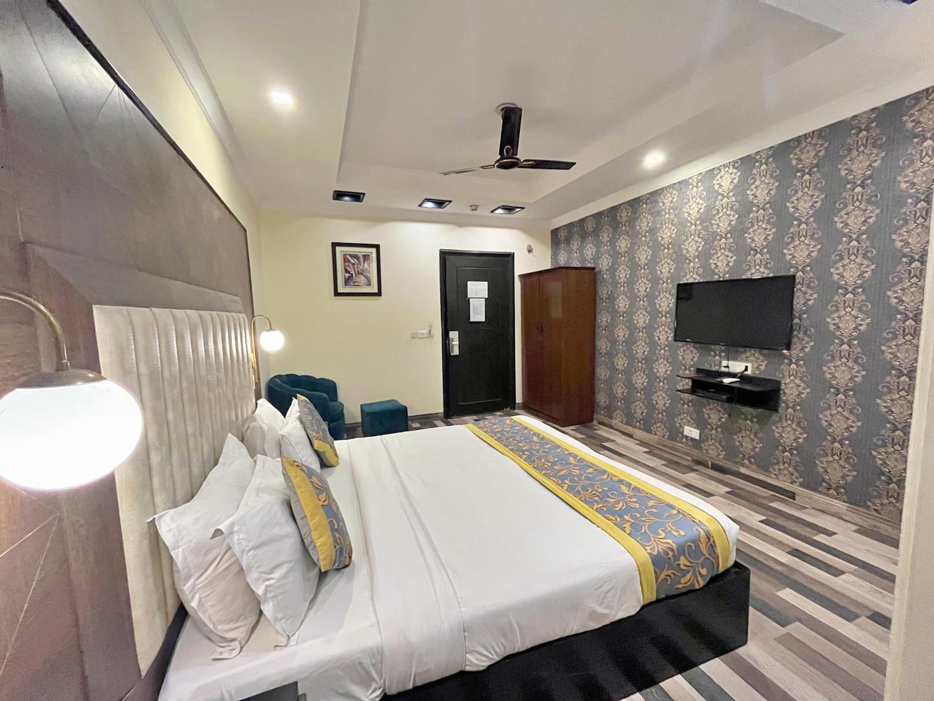 Day Use Room From 11 Am - 6 Pm For Same Day Check In And Check Out With Complimentary Water Bottle And Welcome Drink; 20% Discount On Food - Photo 6