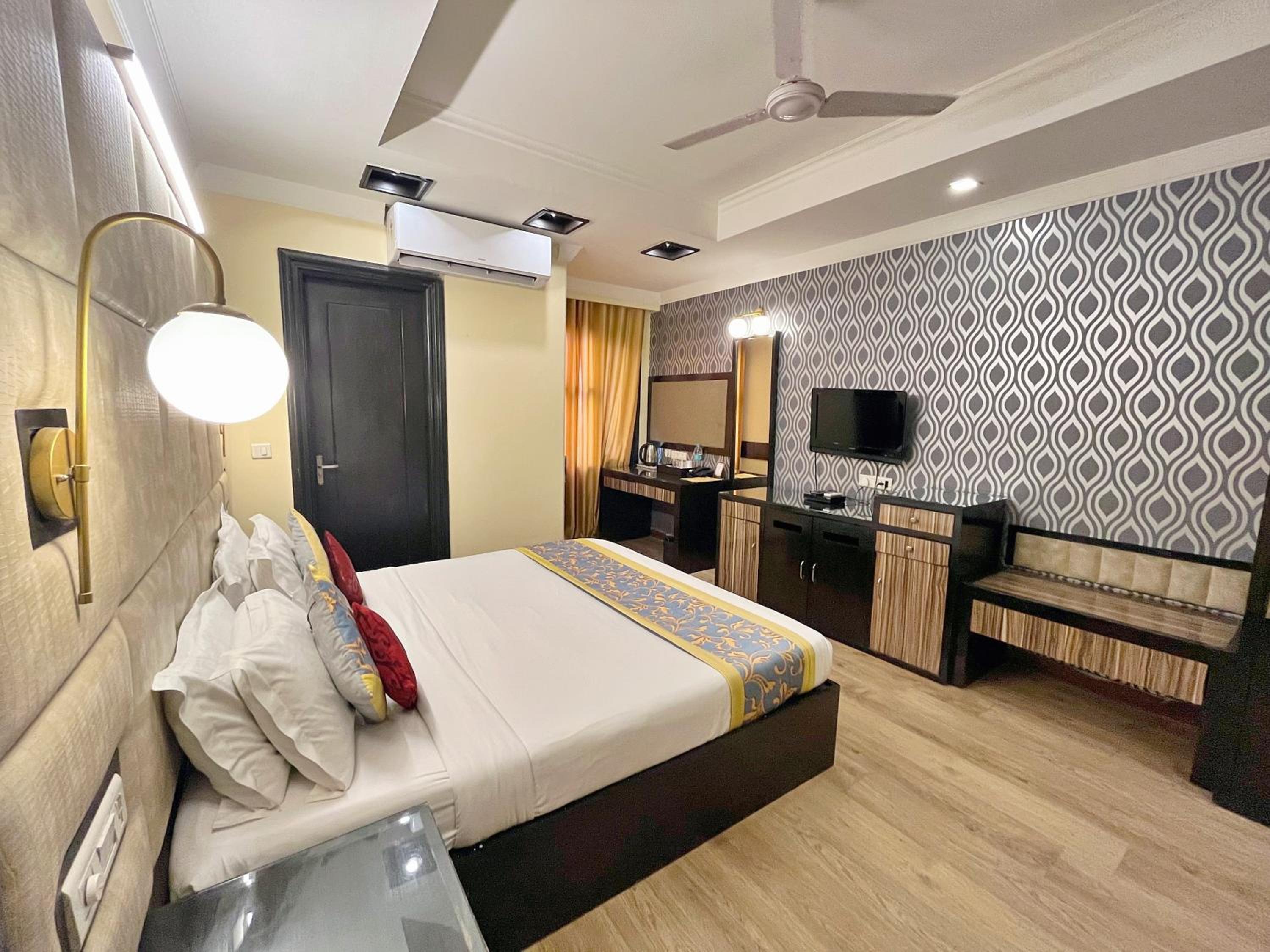 Day Use Room From 11 Am - 6 Pm For Same Day Check In And Check Out With Complimentary Water Bottle And Welcome Drink; 20% Discount On Food - Photo 3