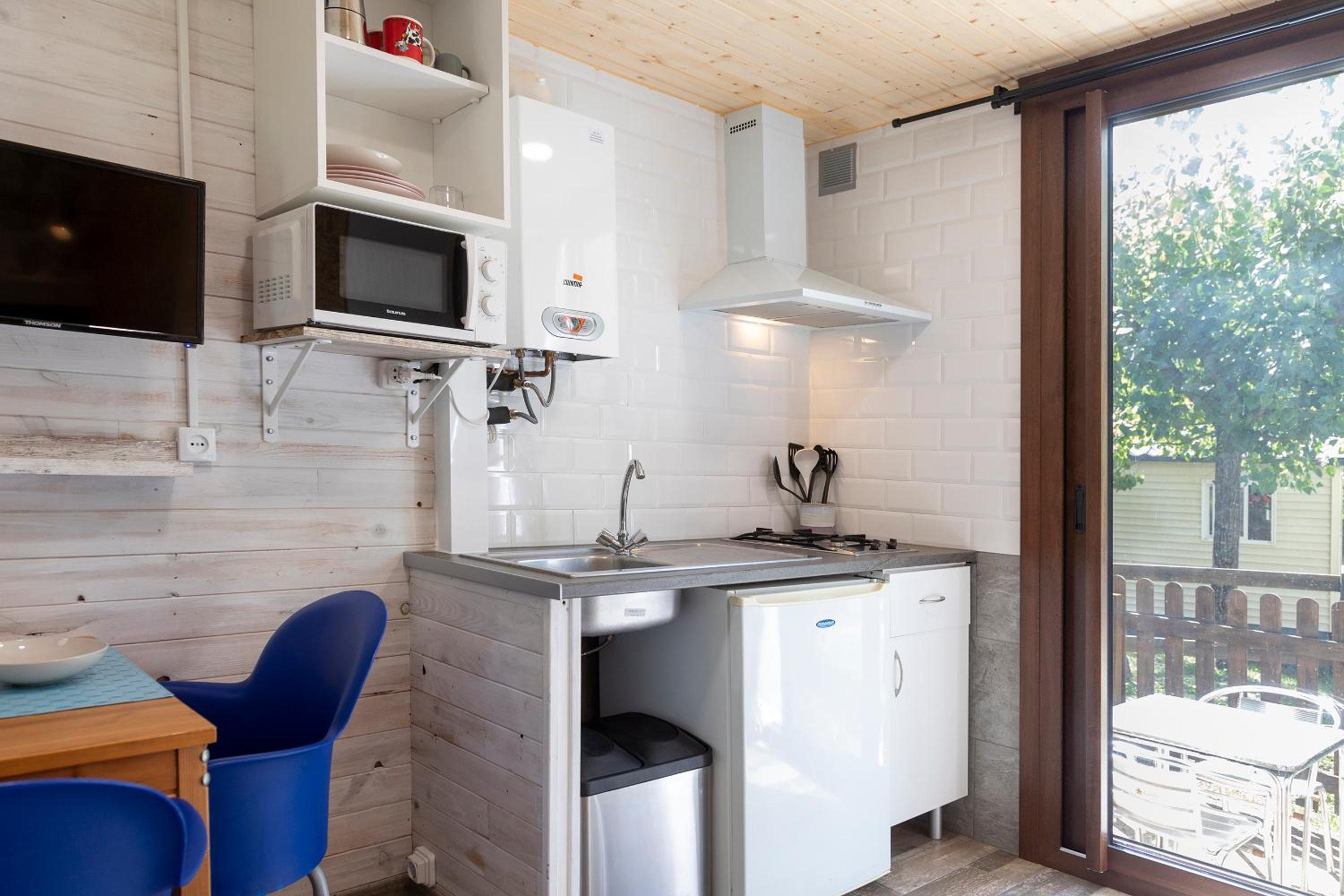 One-Bedroom Cottage - Photo 11